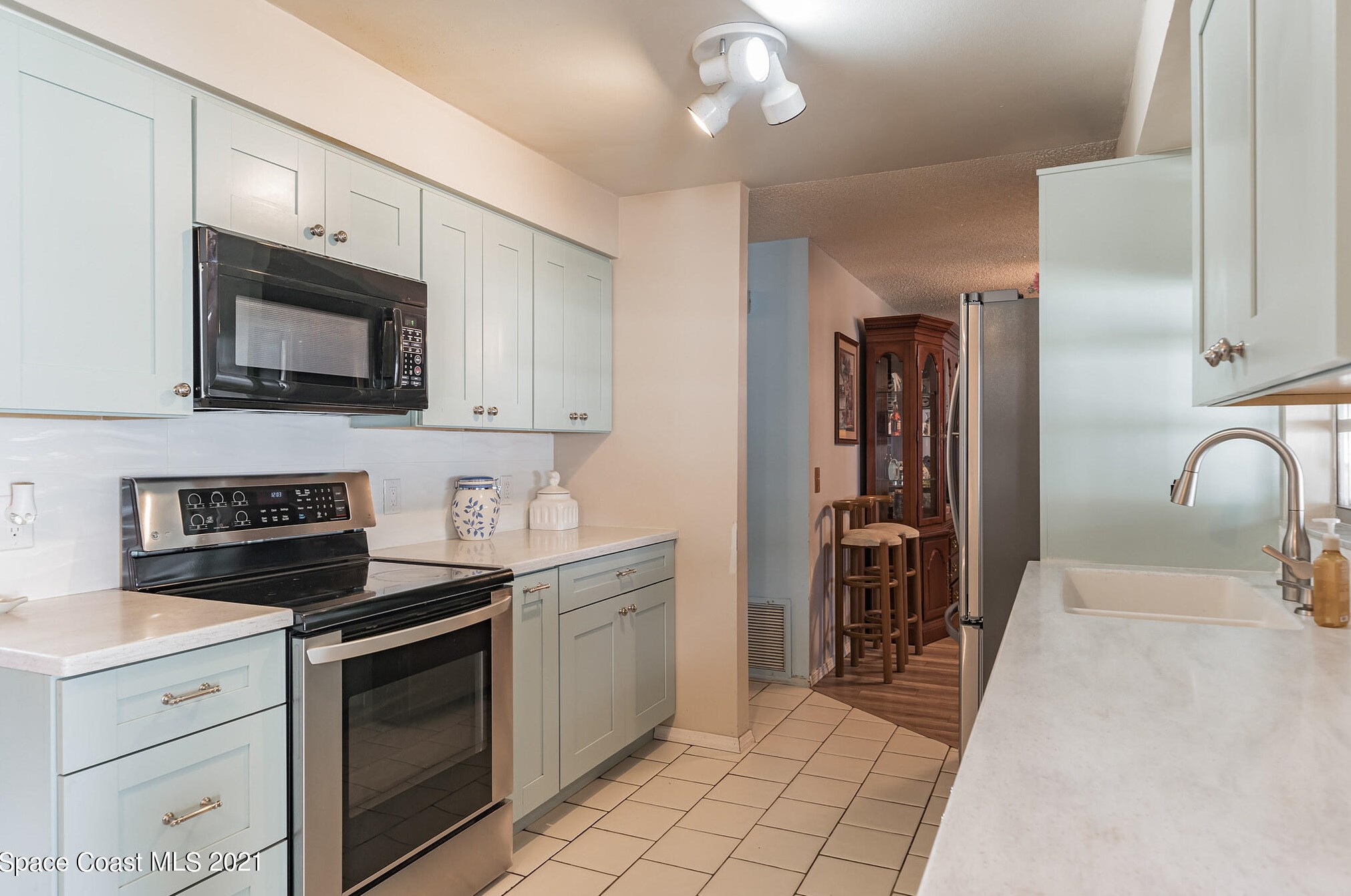 3236 Alabama Dr, Melbourne, FL 32901-7704