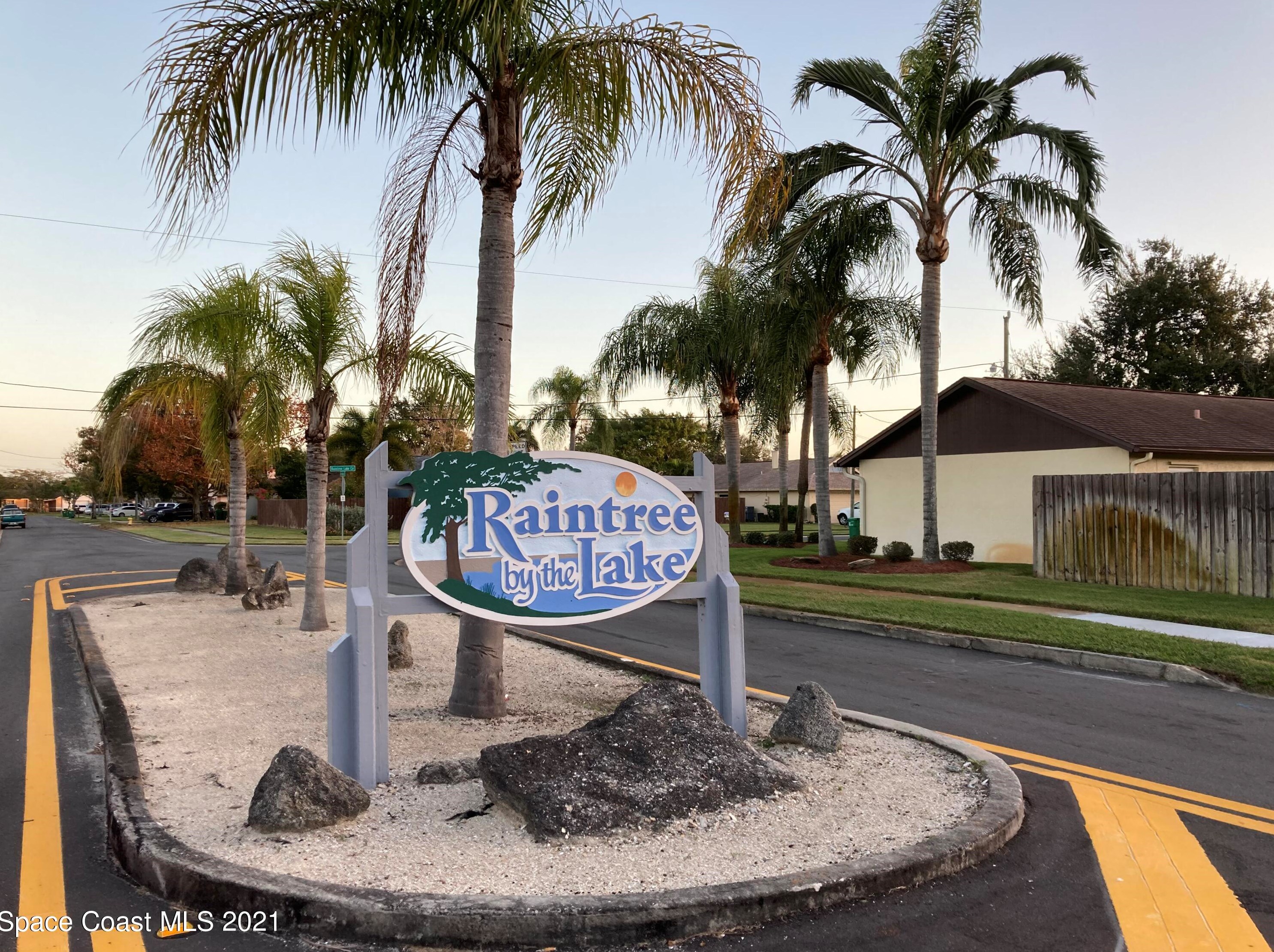 2540 Raintree Lake Cir, Merritt Island FL  32953-2940 exterior