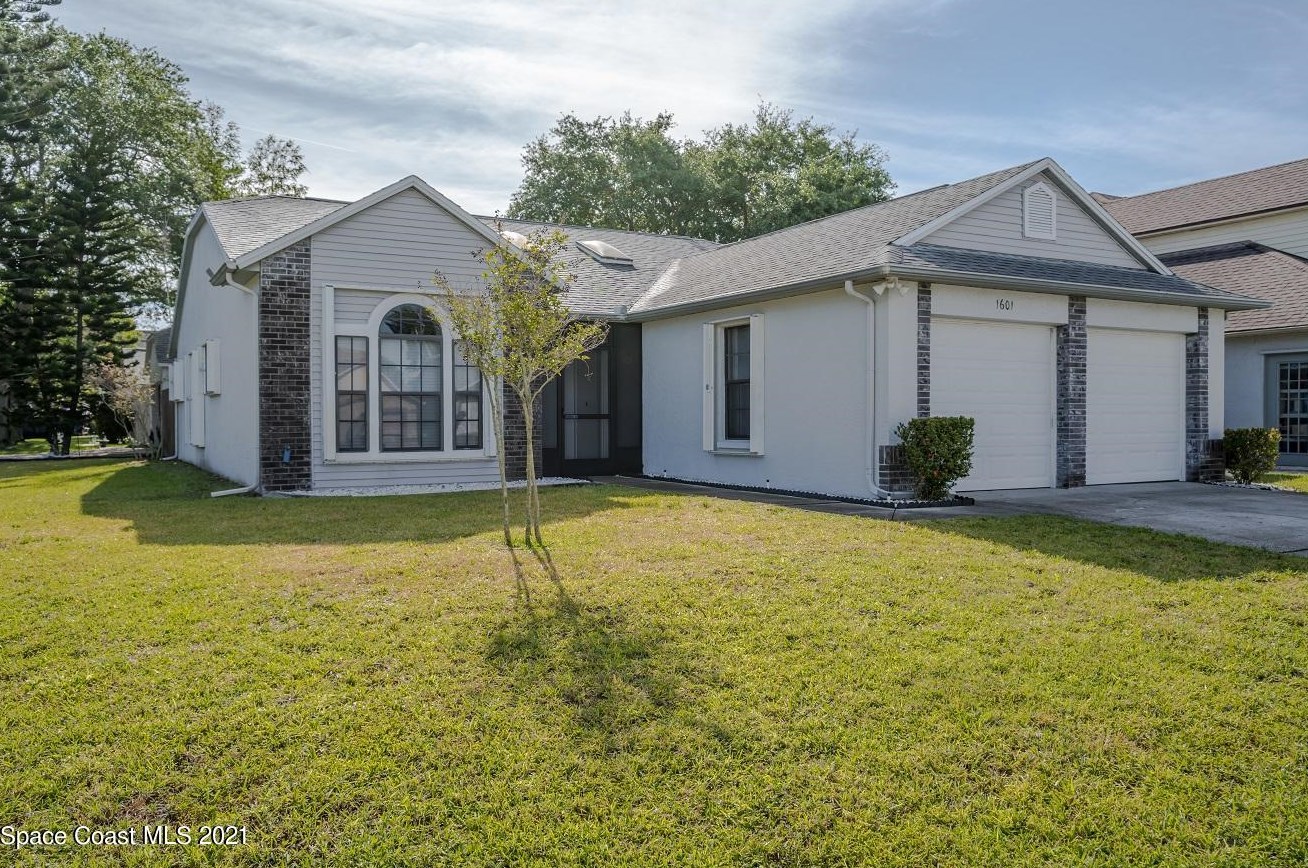 1601 Clover Cir, Melbourne FL  32935-5557 exterior
