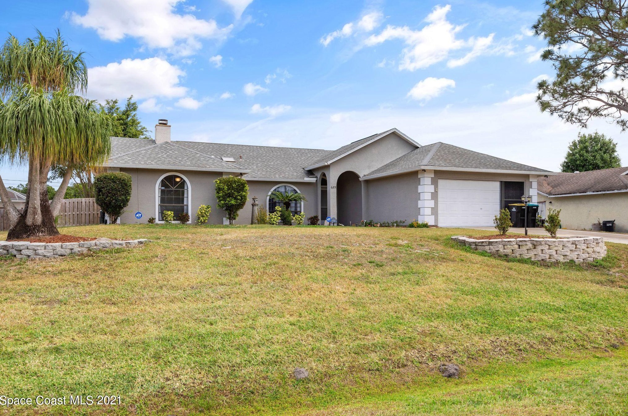685 Seven Gables Cir, Melbourne, FL 32909-6569