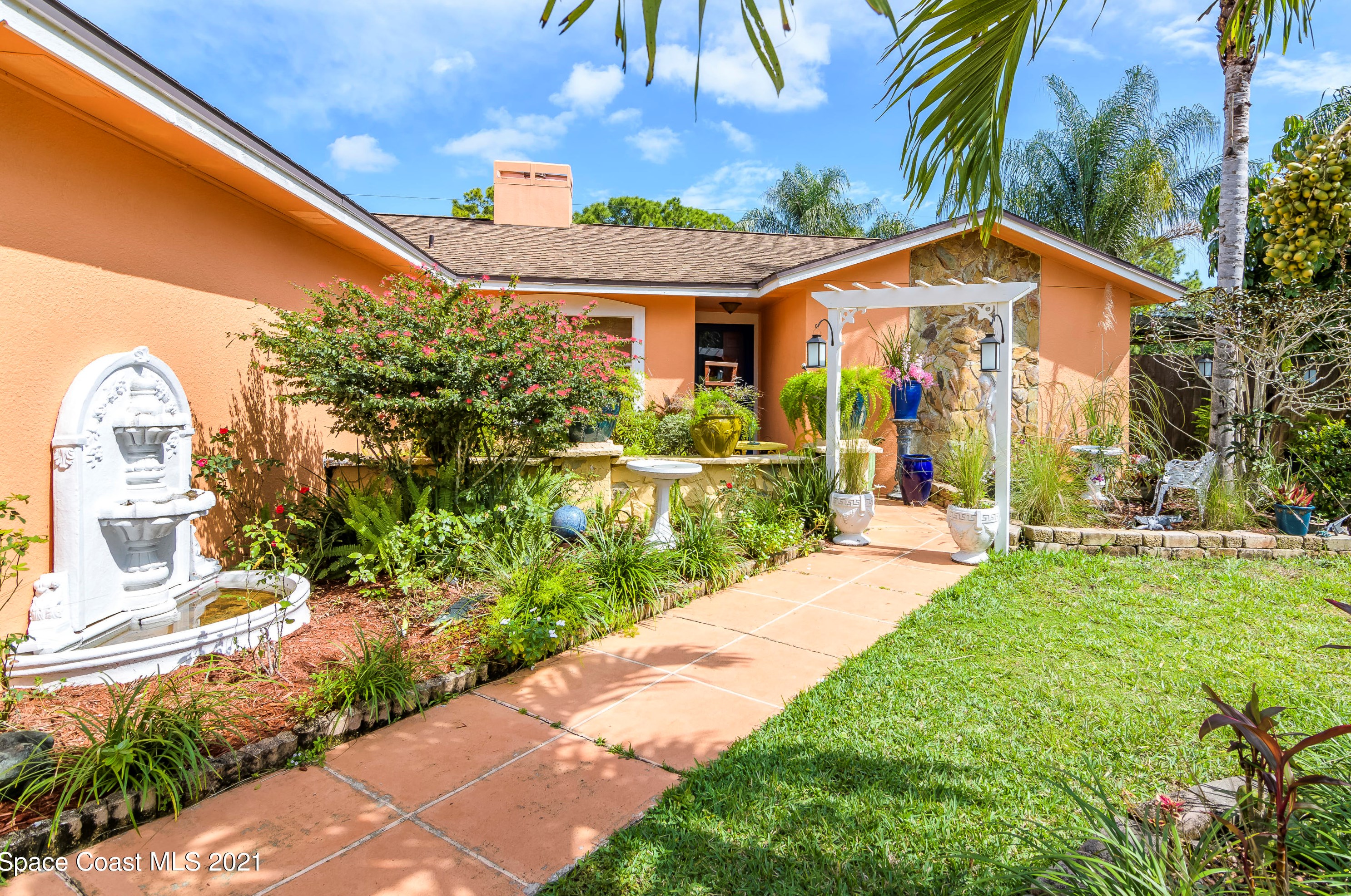 705 Hamm St, Melbourne, FL 32907-8211