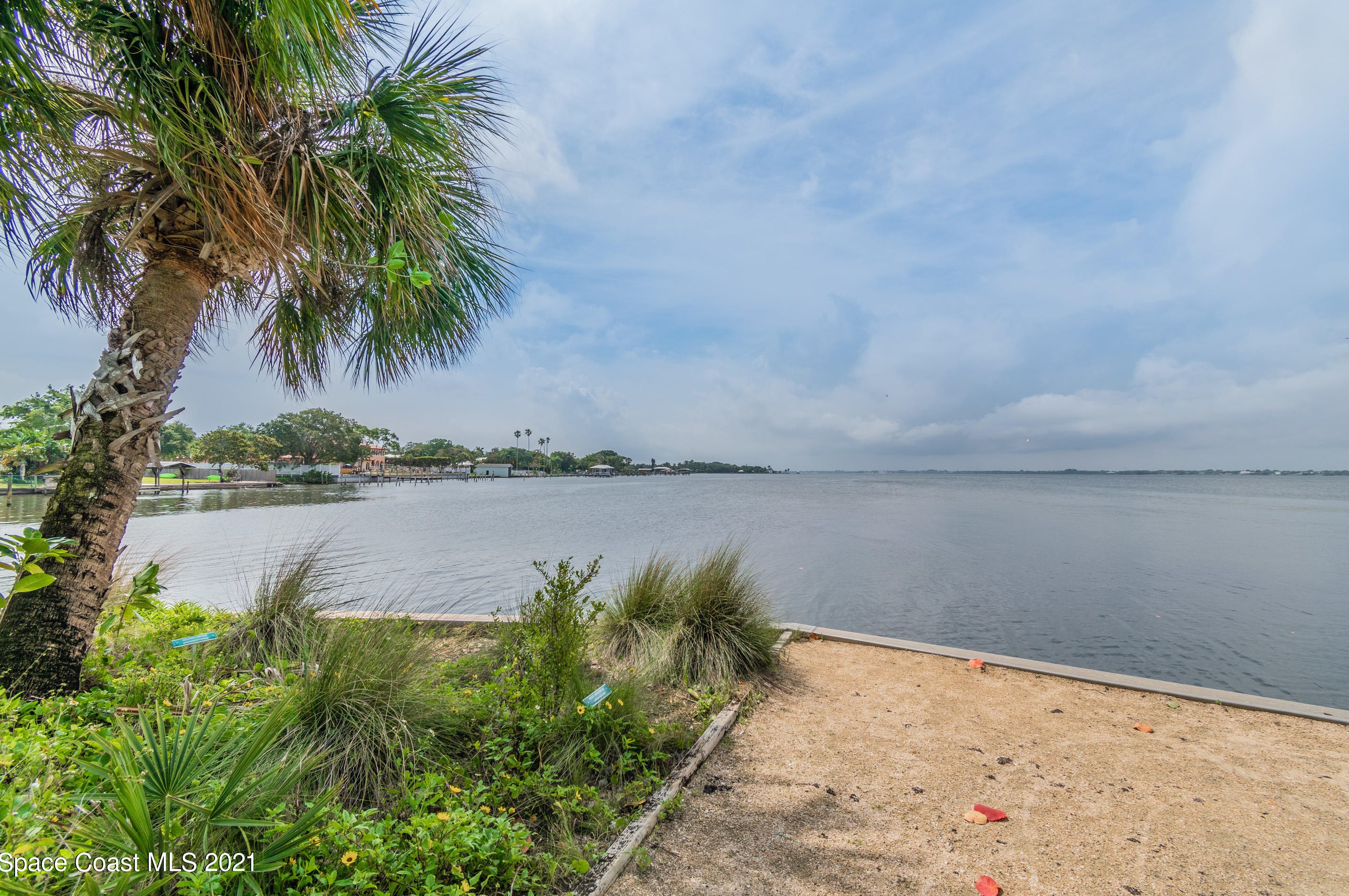 421 6th Ave, Melbourne FL  32903-4302 exterior