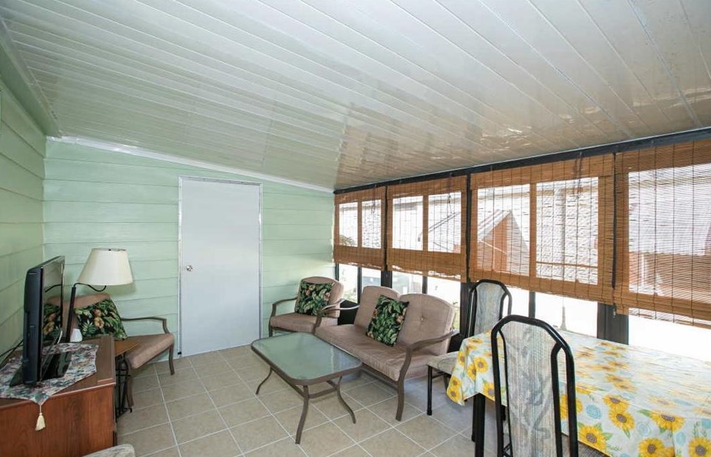906 Redbud Rd, Sebastian, FL 32976
