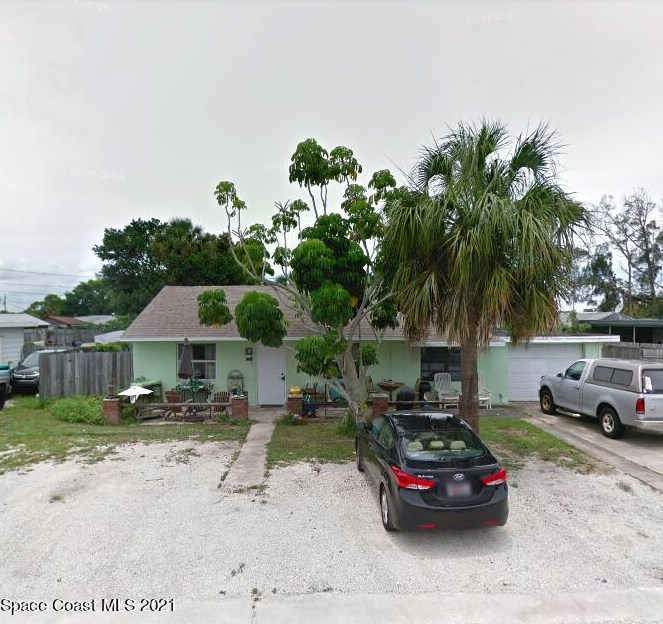 2581 Spence Dr, Melbourne, FL 32905-2557