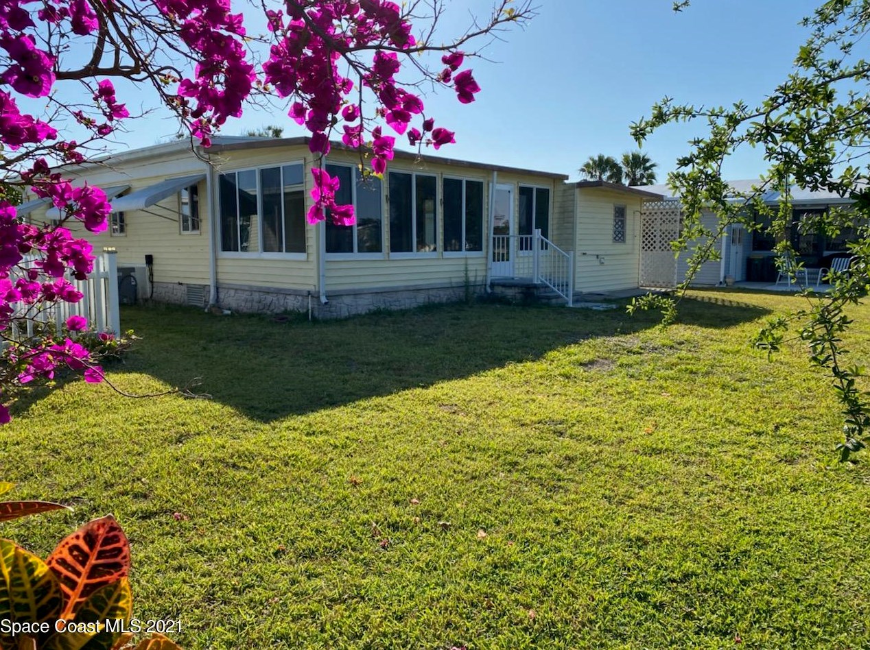 1109 Barefoot Cir, Sebastian, FL 32976