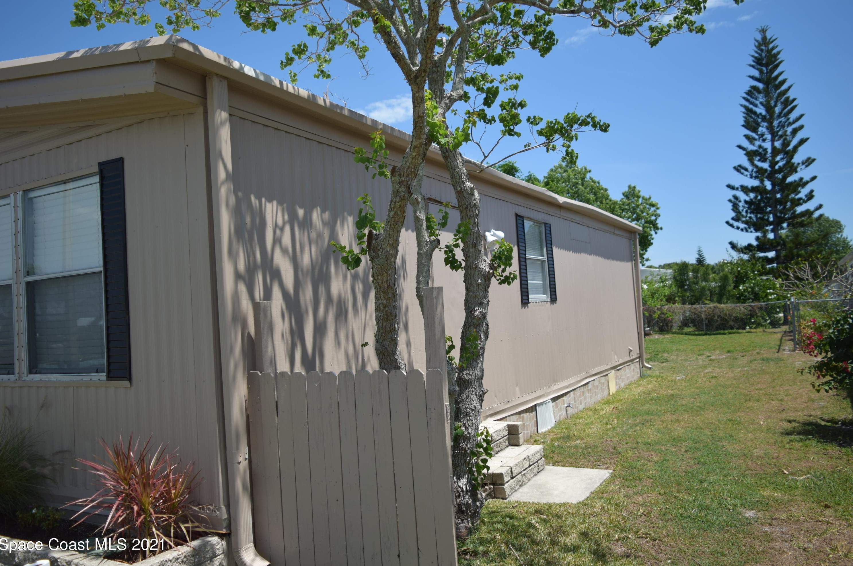 1781 Live Oak St Ne, Melbourne, FL 32905