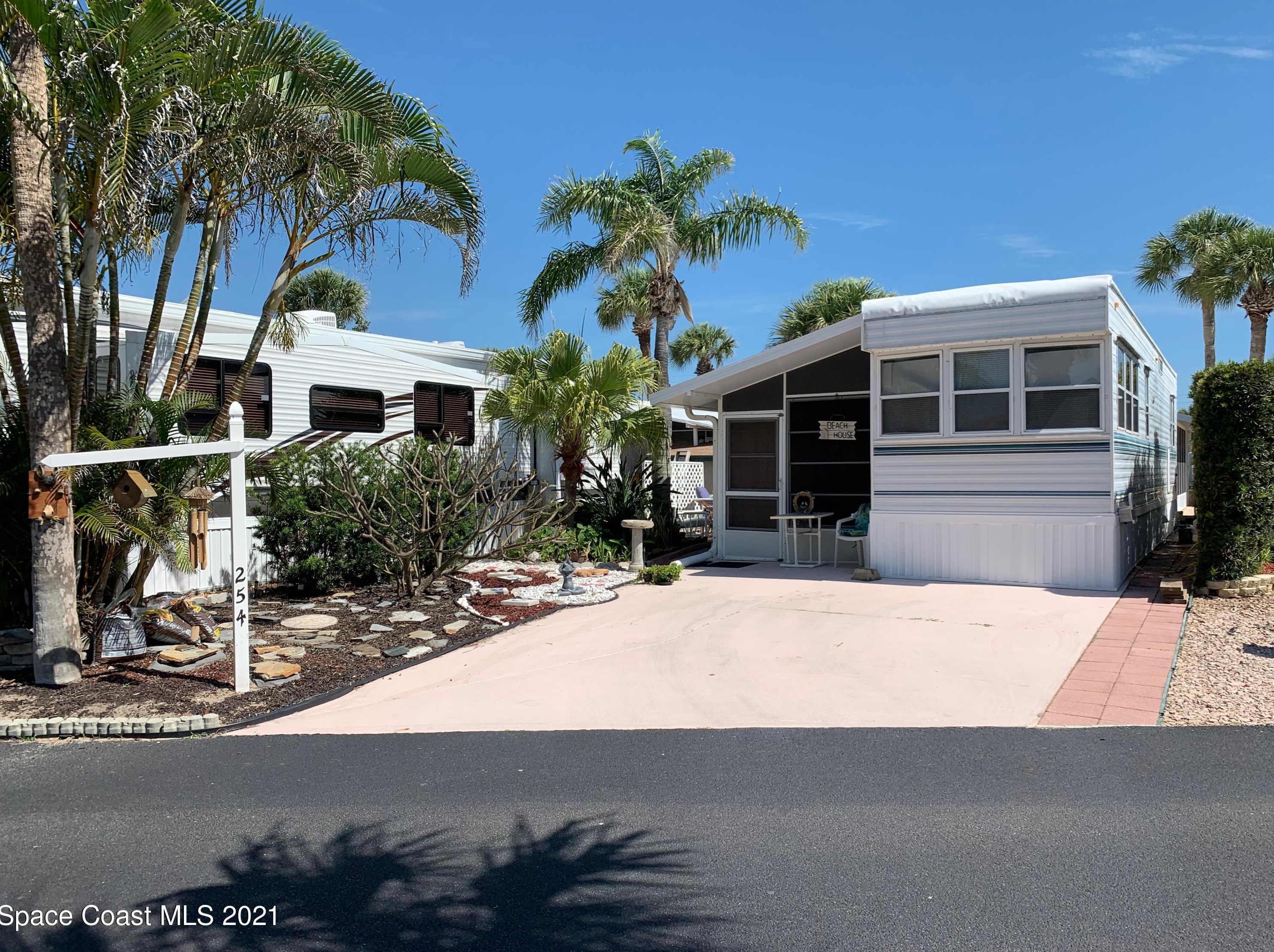 254 Horizon Ln, Melbourne, FL 32951-4244
