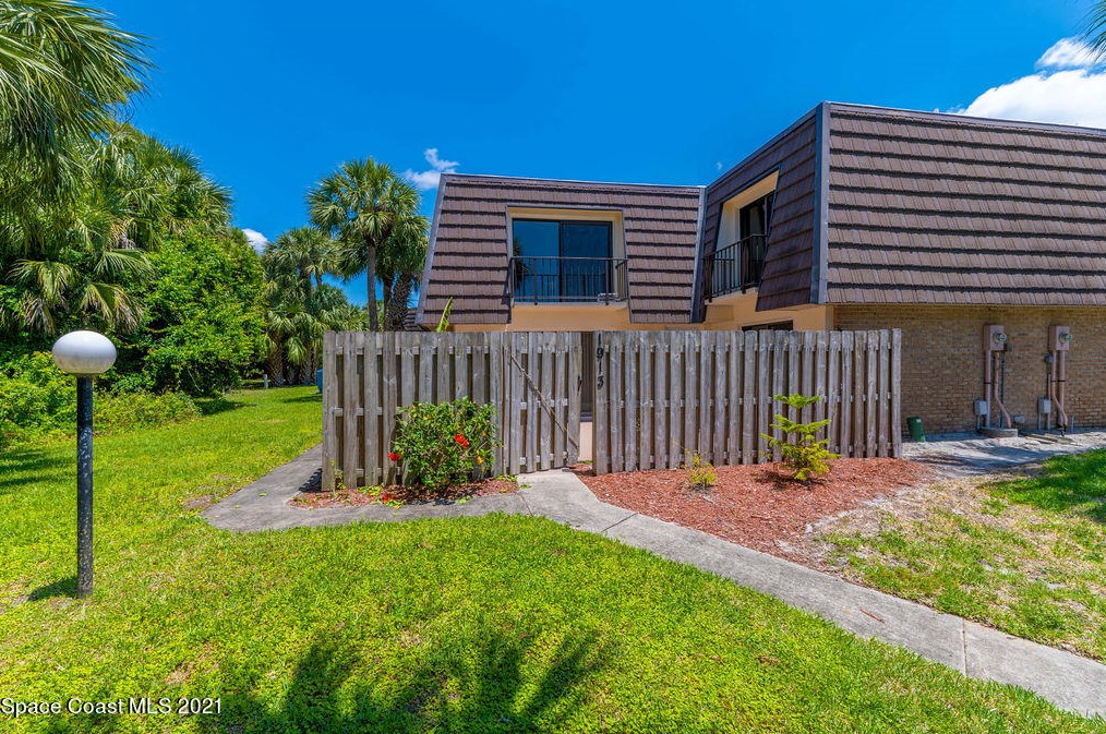 1913 Vista Oaks Cir, Melbourne FL  32905-3135 exterior