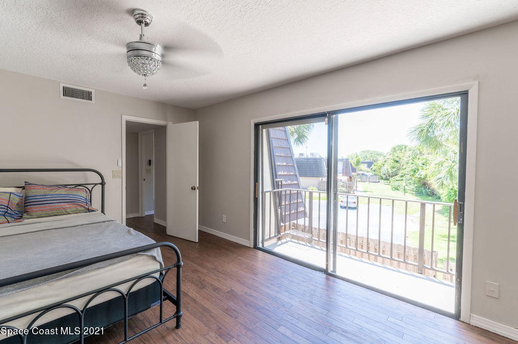 1913 Vista Oaks Cir, Melbourne FL  32905-3135 exterior