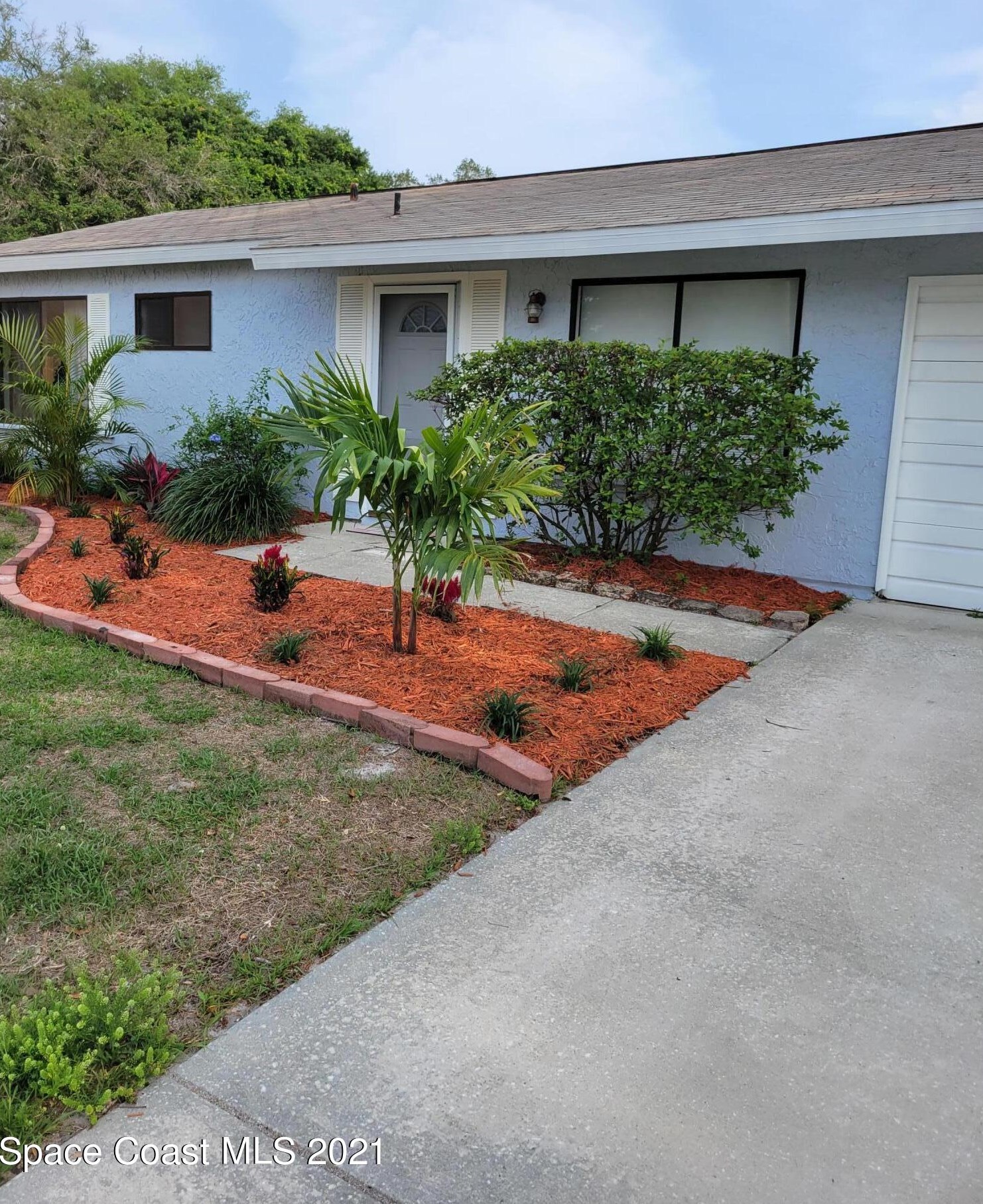 998 Forest St, Melbourne, FL 32907-2058
