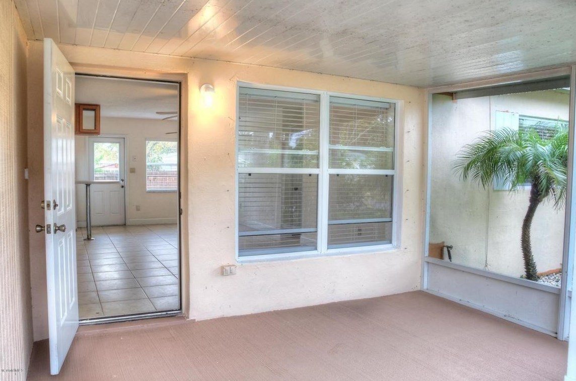 1090 Sparkman St, Melbourne, FL 32935-2730