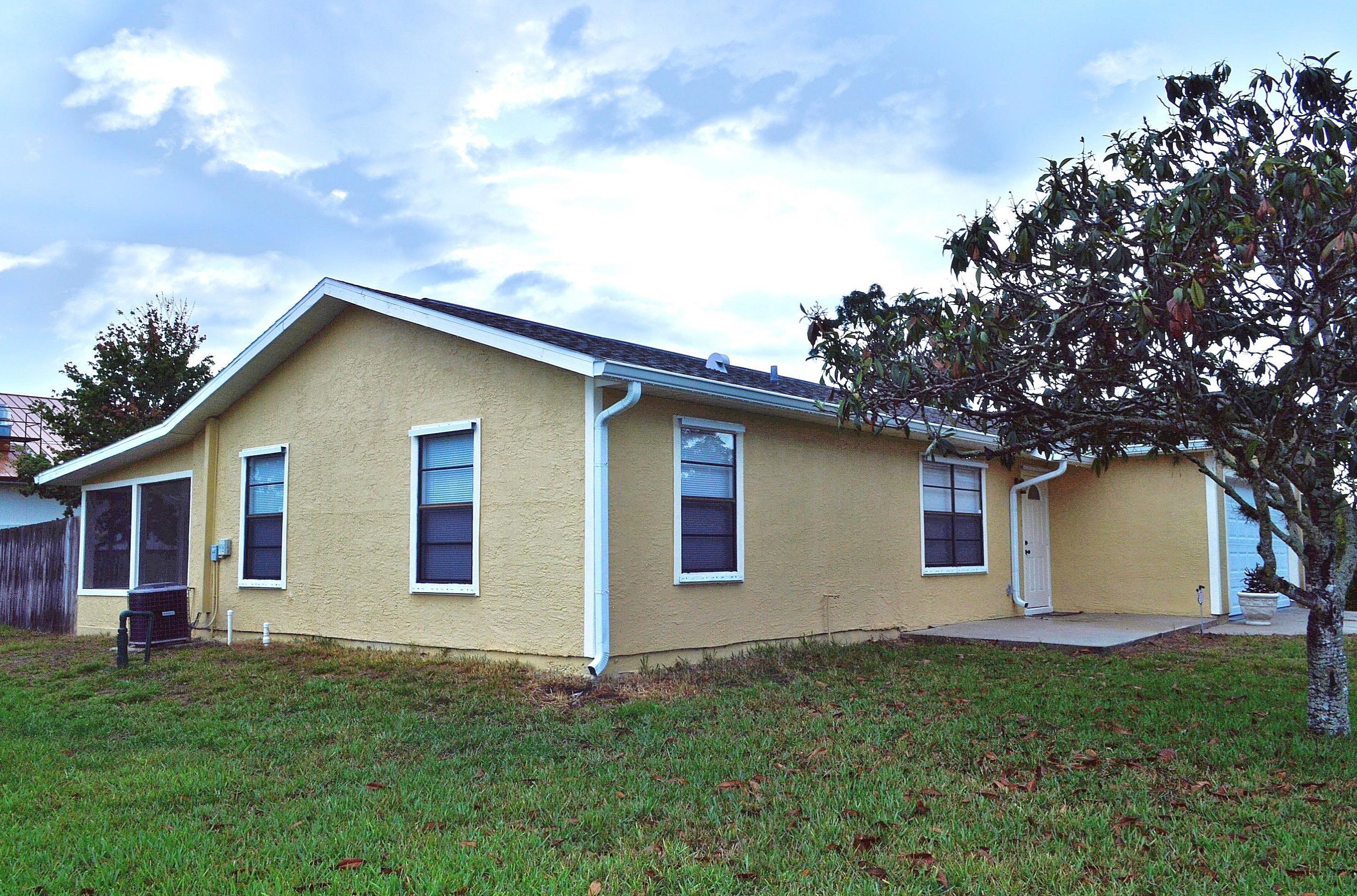 1742 Windsor Ave, Melbourne, FL 32909-5723