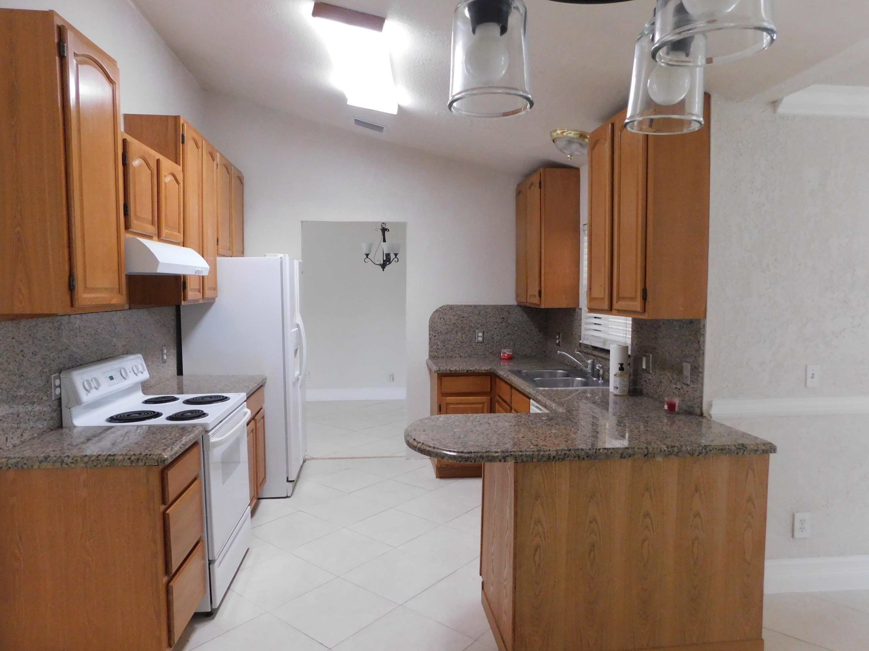 920 Grainger St, Melbourne, FL 32909-5235