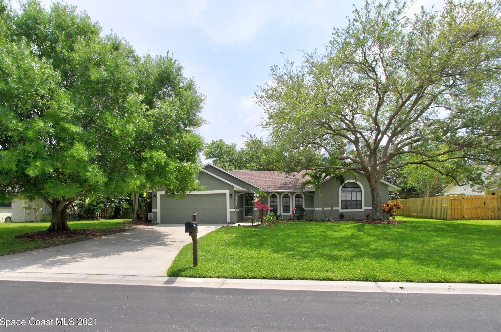 901 Spanish Wells Dr, Melbourne, FL 32940-1605