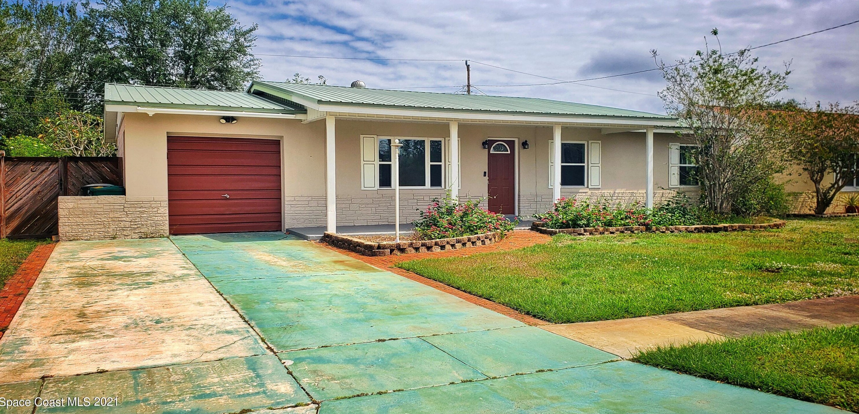 250 Hickory Ave, Merritt Island, FL 32953-4368