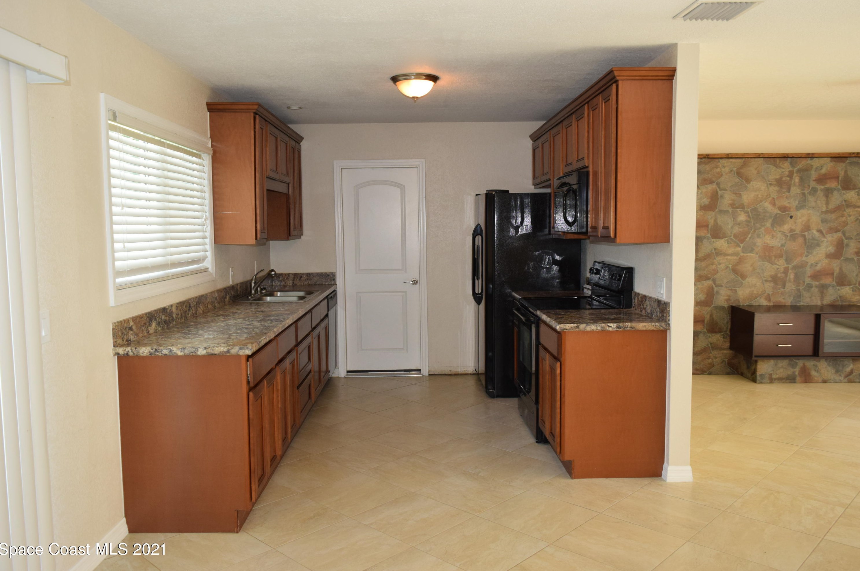 559 Perrine Ave Ne, Melbourne, FL 32907