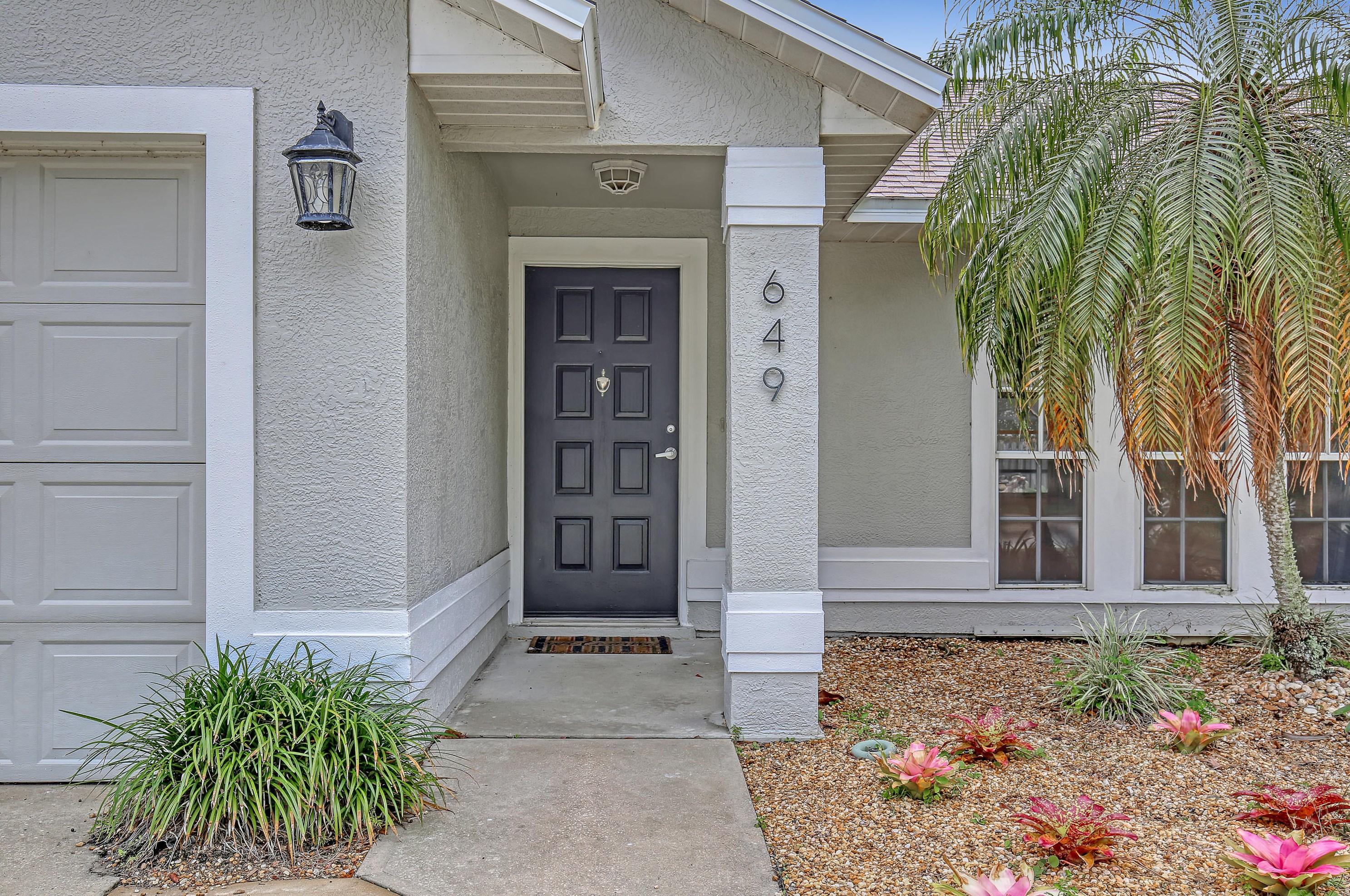 649 Sandpiper Cir, Melbourne, FL 32901-8140