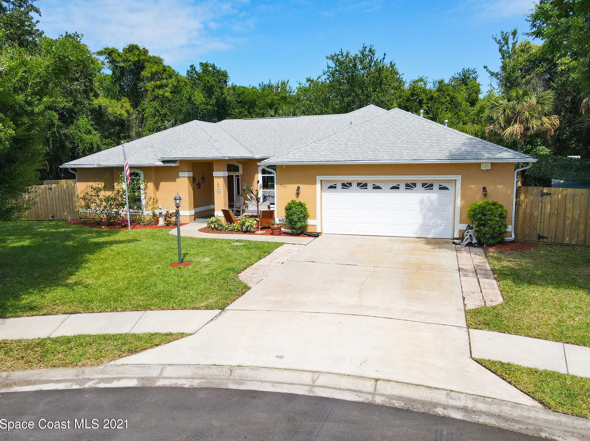 3659 Mary Lou Ln, Melbourne, FL 32934-8389