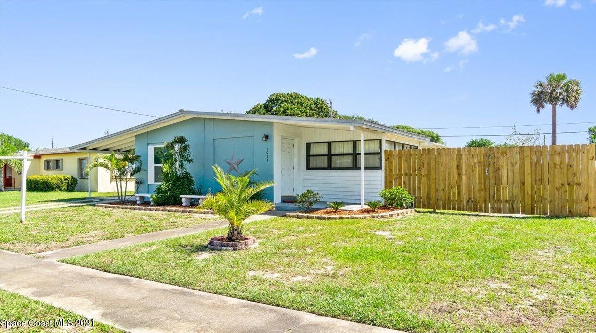 1061 Cable Ln, Melbourne, FL 32905-6013