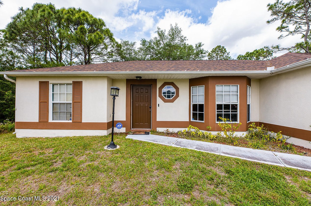 1135 Sapphire St, Melbourne, FL 32909-5525