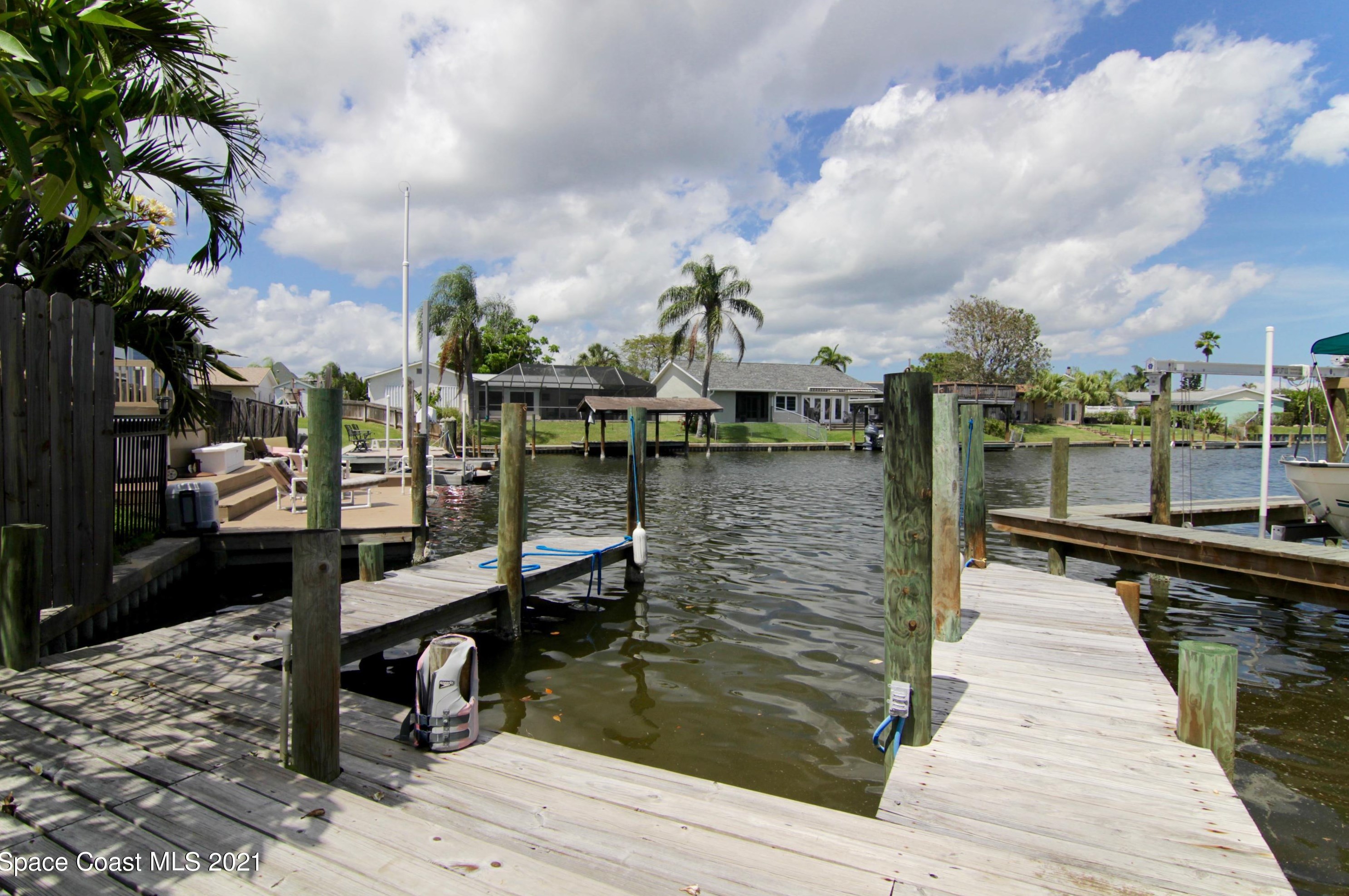 400 Caracas Dr, Merritt Island, FL 32953-3214