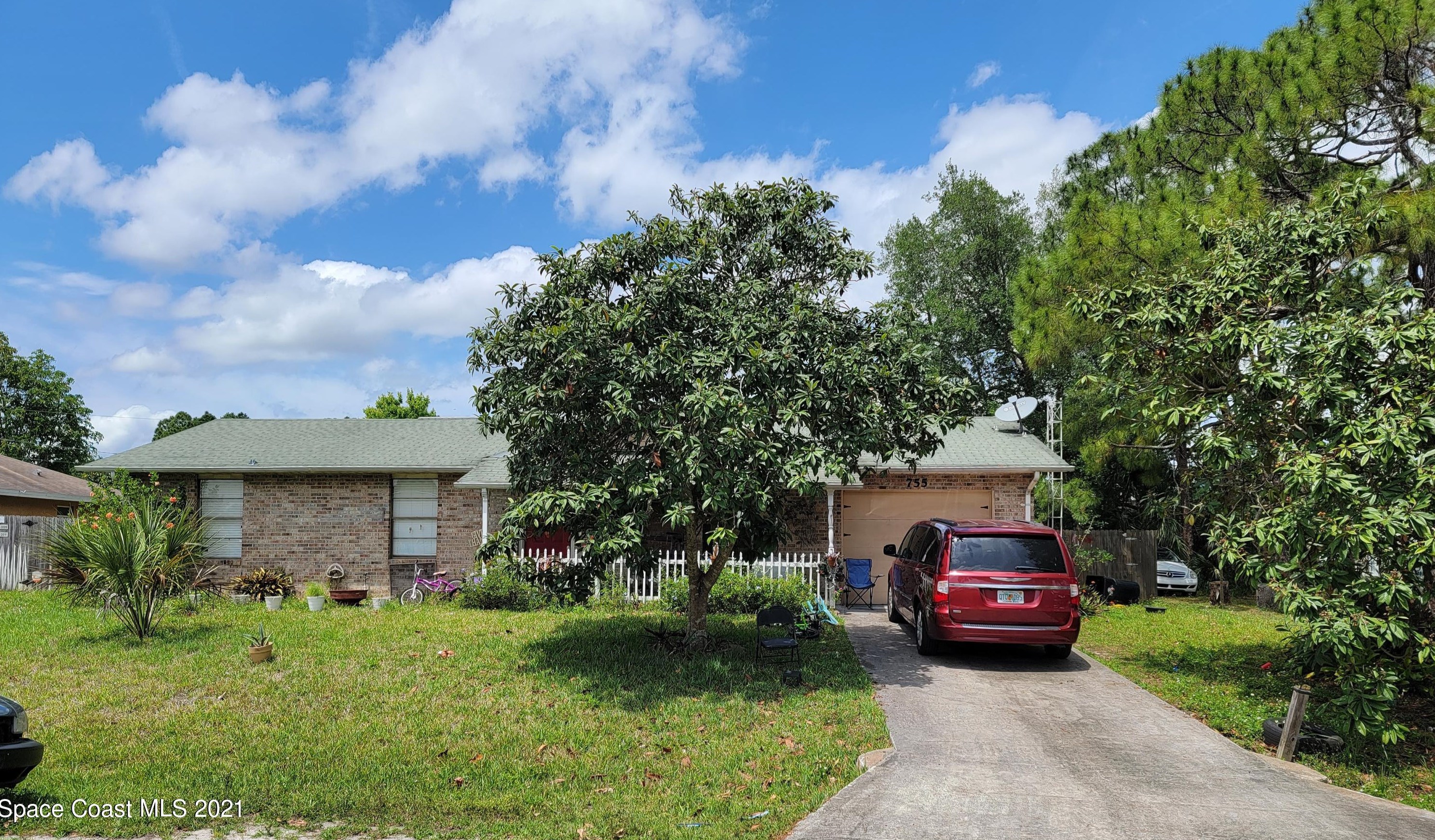 755 Altona St, Melbourne, FL 32907-8241