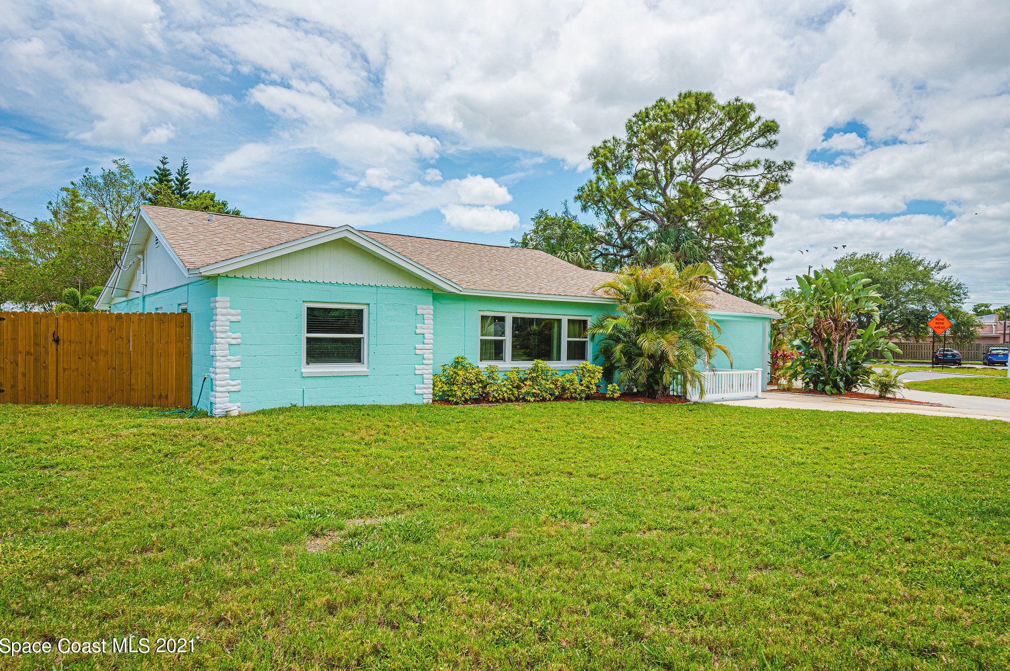337 Coral Dr, Melbourne, FL 32935-6985