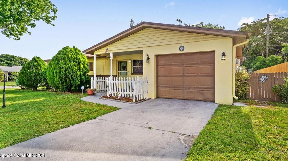 850 2nd St, Merritt Island, FL 32953-3216