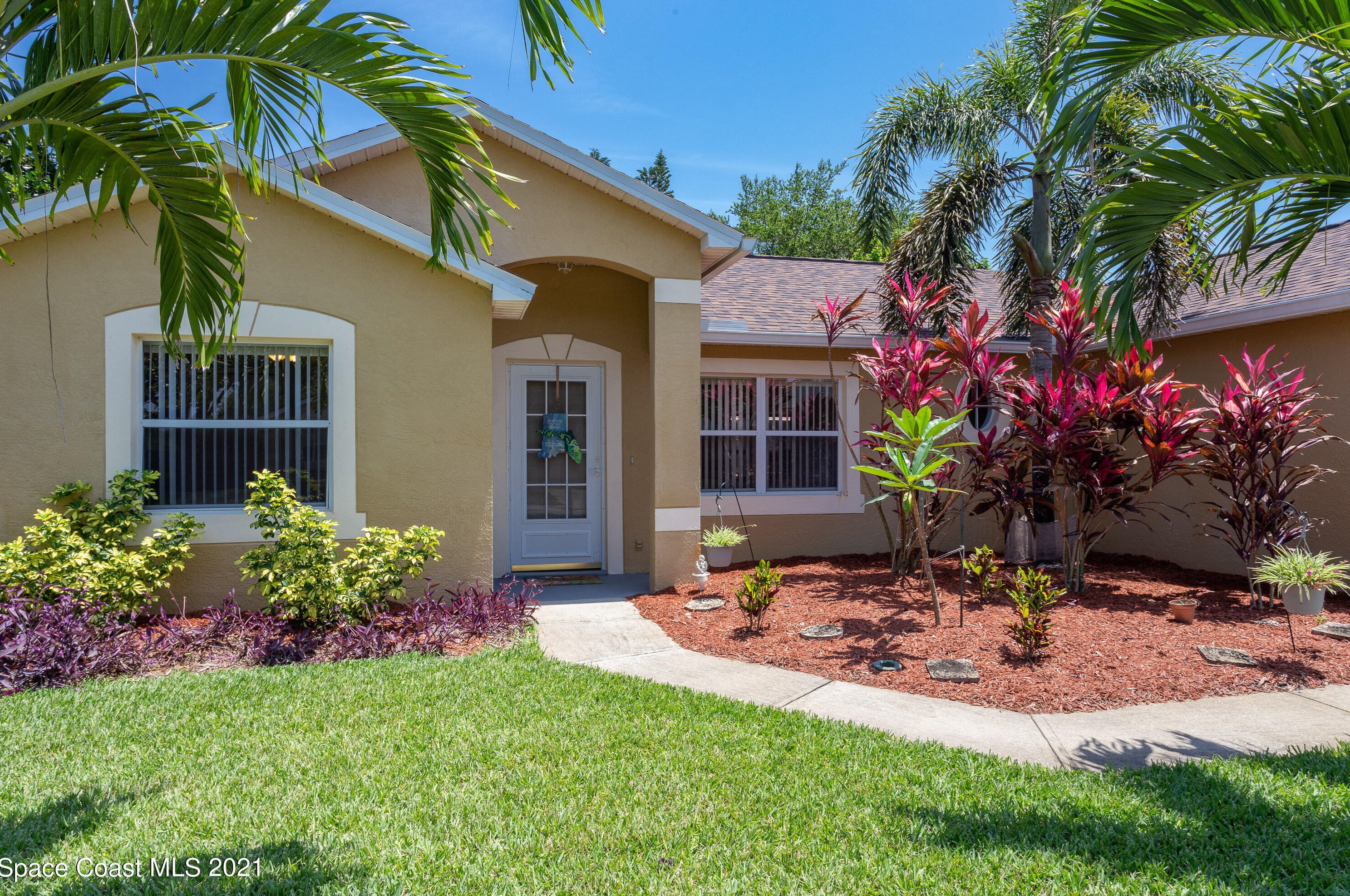 2107 Lansing St, Melbourne, FL 32935-2173