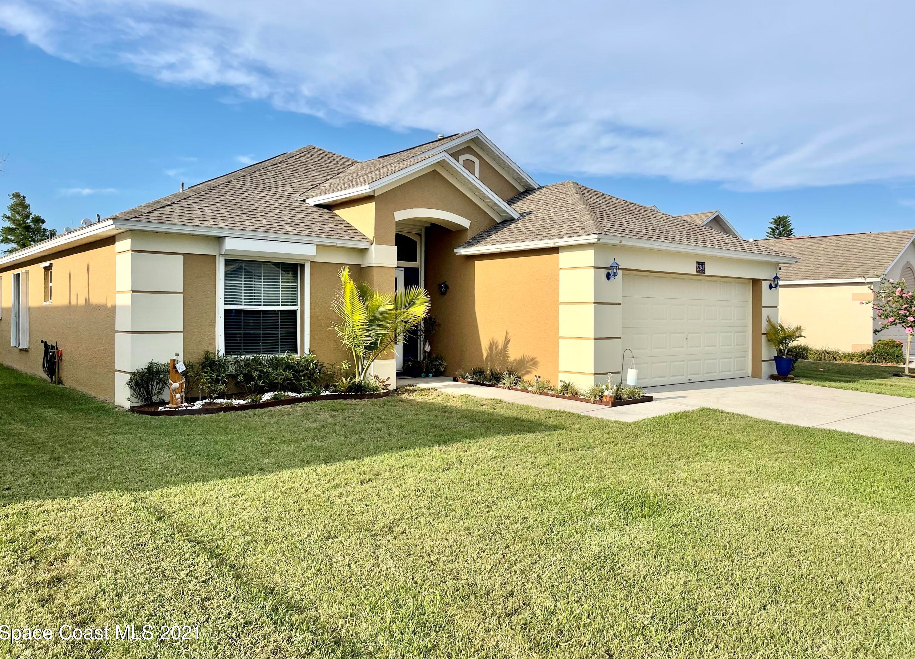 2343 Hidden Pine Ln, Melbourne, FL 32905-4734