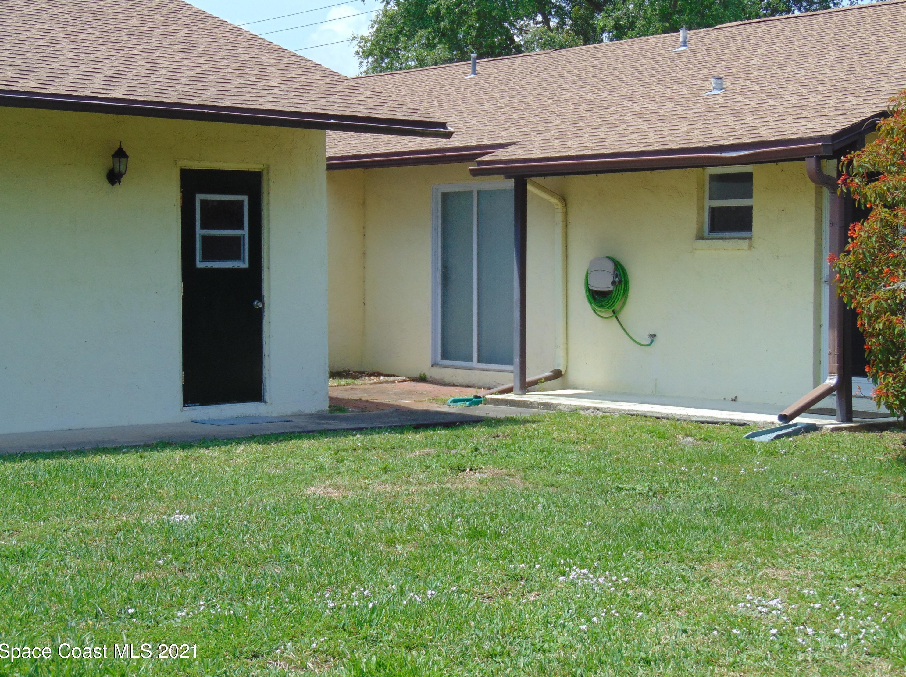 3085 Sea Gate Cir, Merritt Island FL  32953-8323 exterior