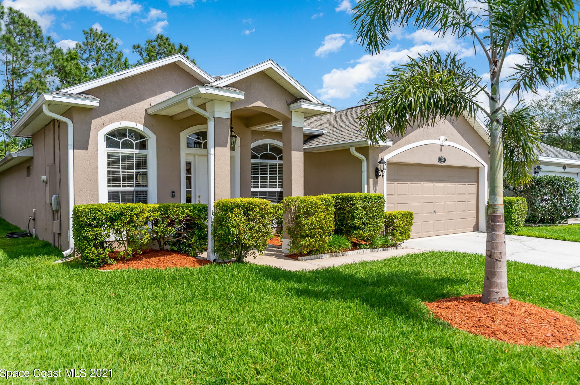 2571 Stratford Pointe Dr, Melbourne, FL 32904-8058