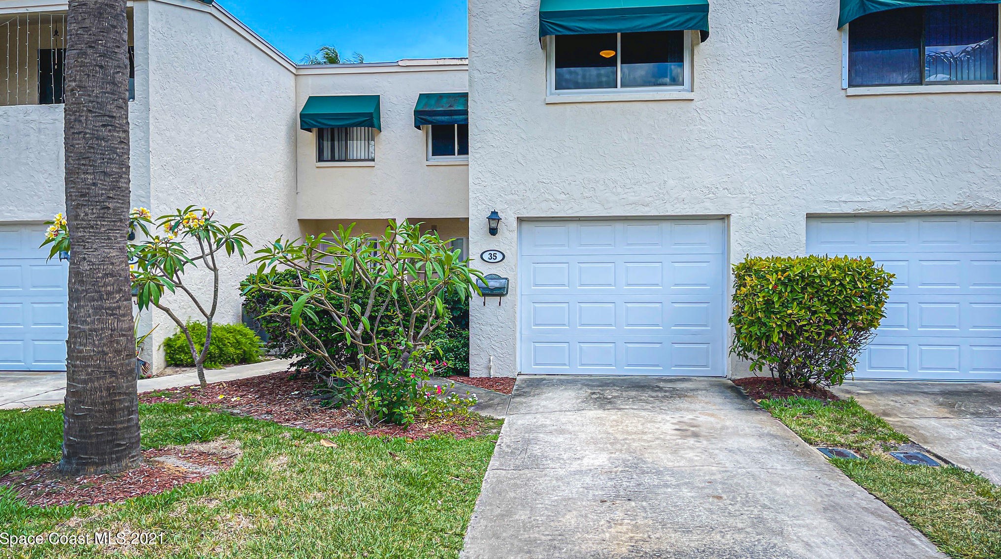 35 Emerald Ct, Melbourne, FL 32937-3921