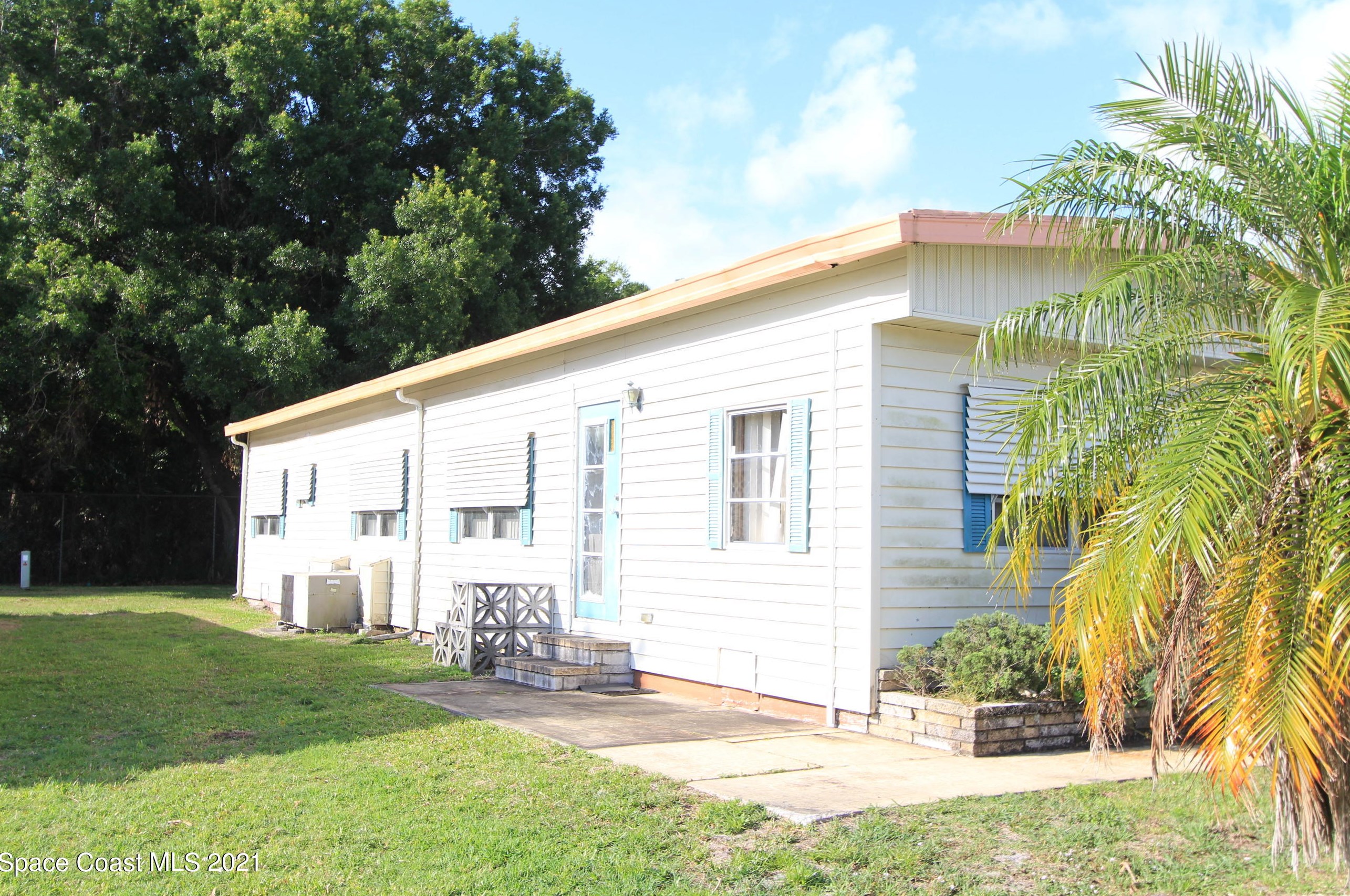 146 Holiday Park Blvd, Melbourne, FL 32907-2168