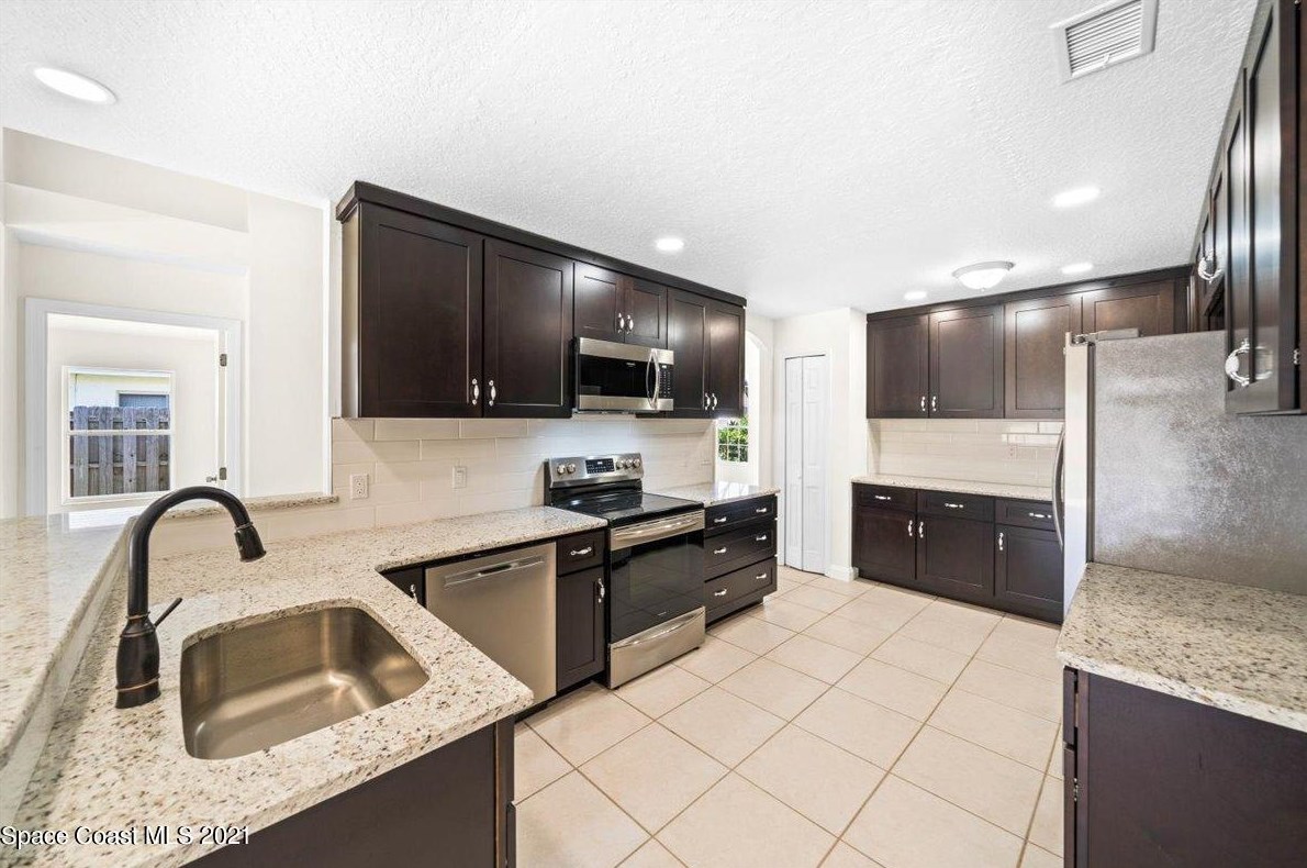 639 Heather Stone Dr, Merritt Island FL  32953-4341 exterior
