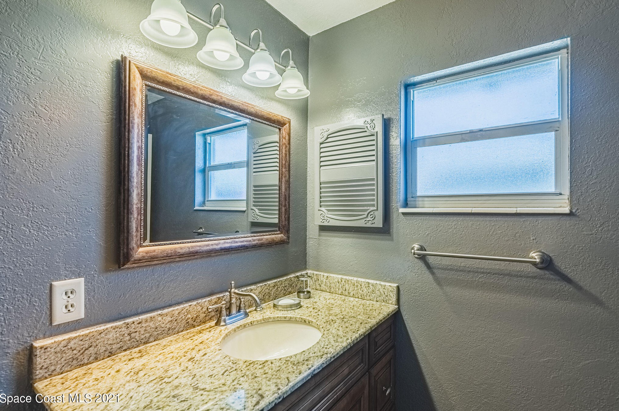 240 Avocado St, Melbourne FL  32937-3002 exterior