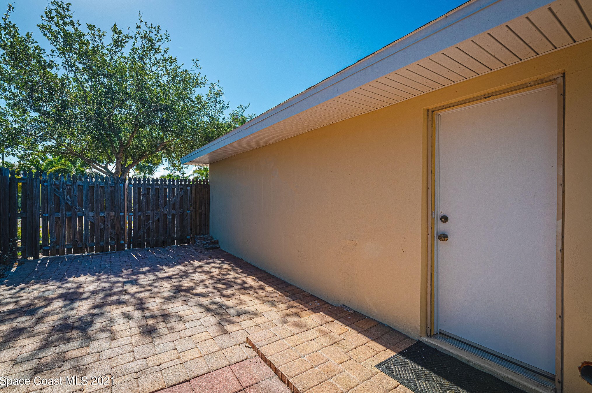 240 Avocado St, Melbourne FL  32937-3002 exterior