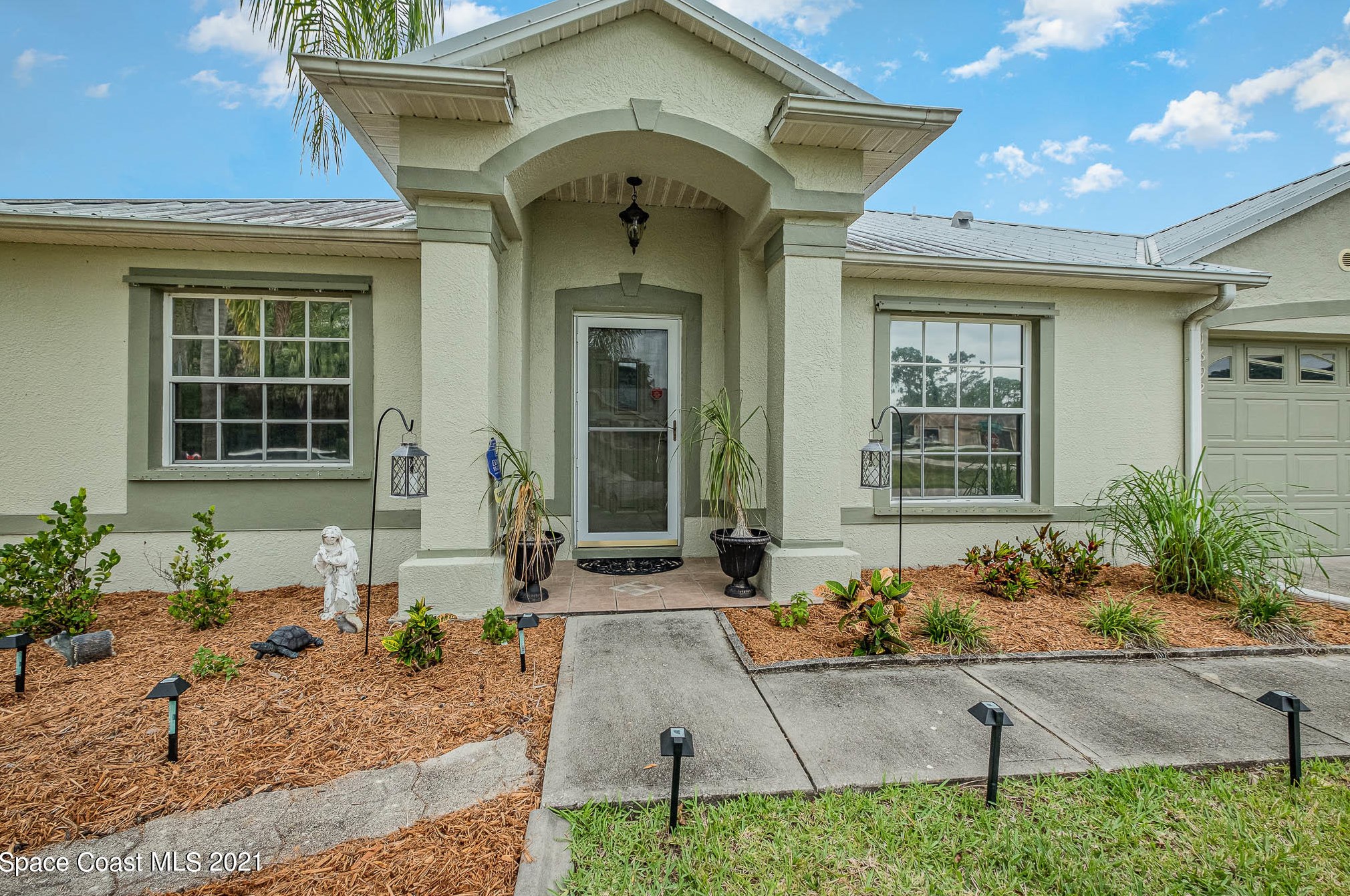 1692 Carbondale Ave, Melbourne, FL 32907-8649