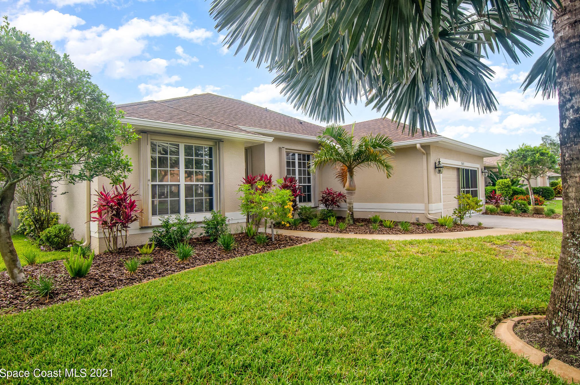 3063 Forest Creek Dr, Melbourne, FL 32901-7719