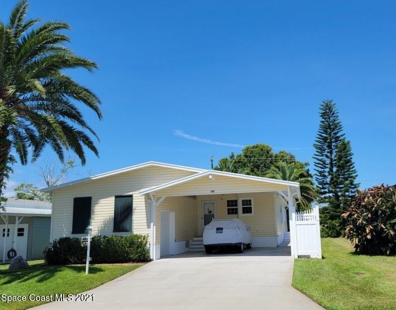 1095 Wren Cir, Sebastian, FL 32976
