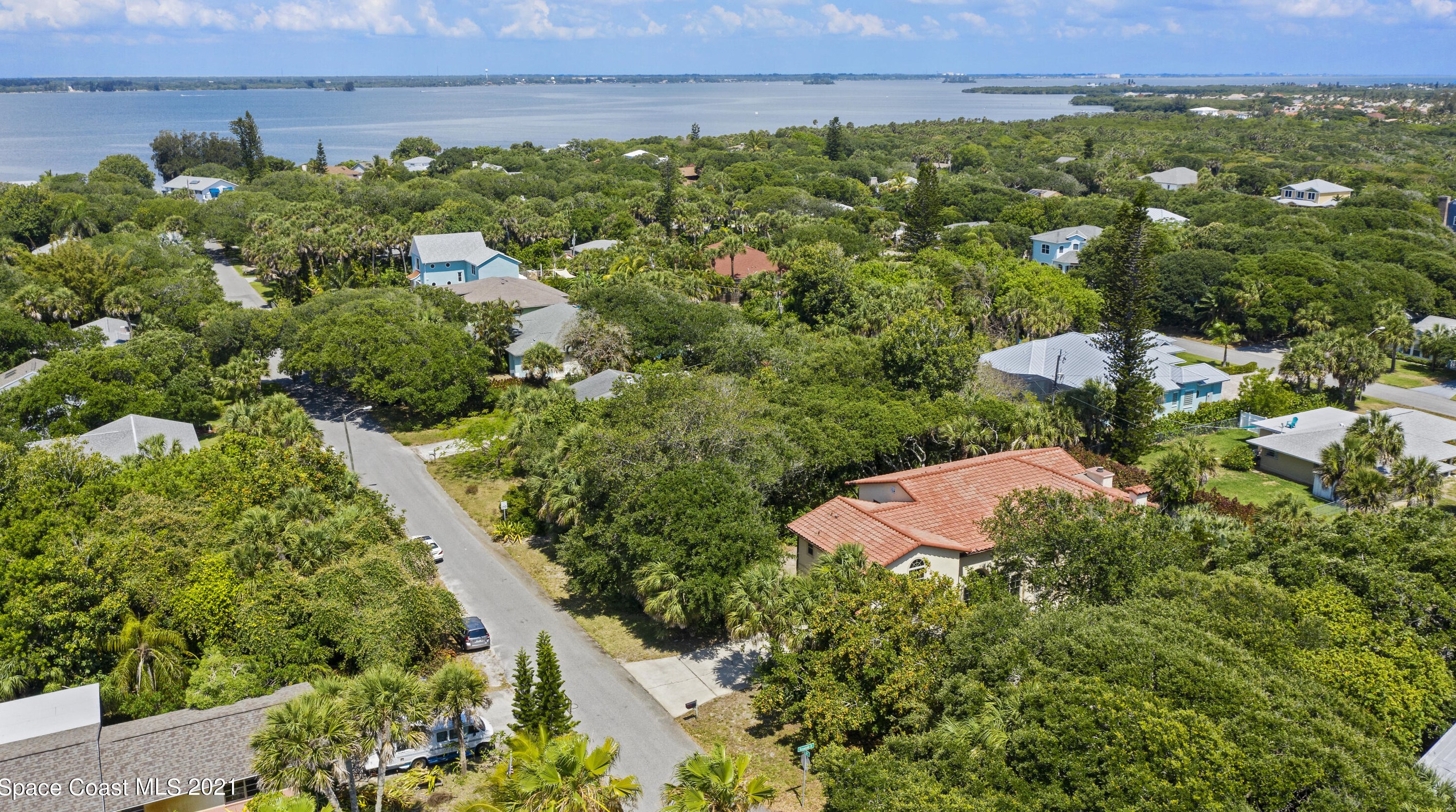 5890 Oceanside Dr, Melbourne, FL 32951-3747