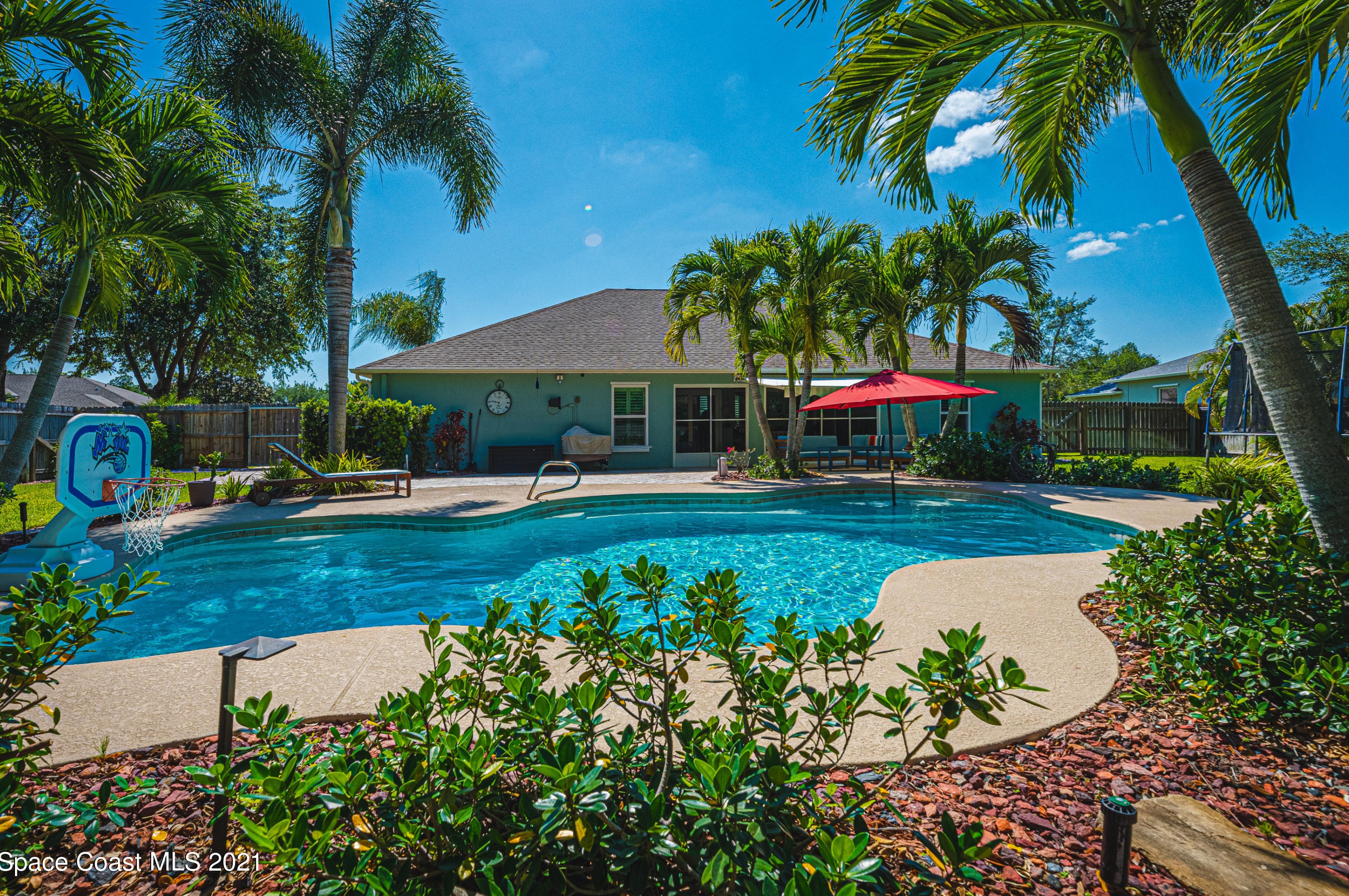 677 Linville Falls Dr, Melbourne, FL 32904-1801