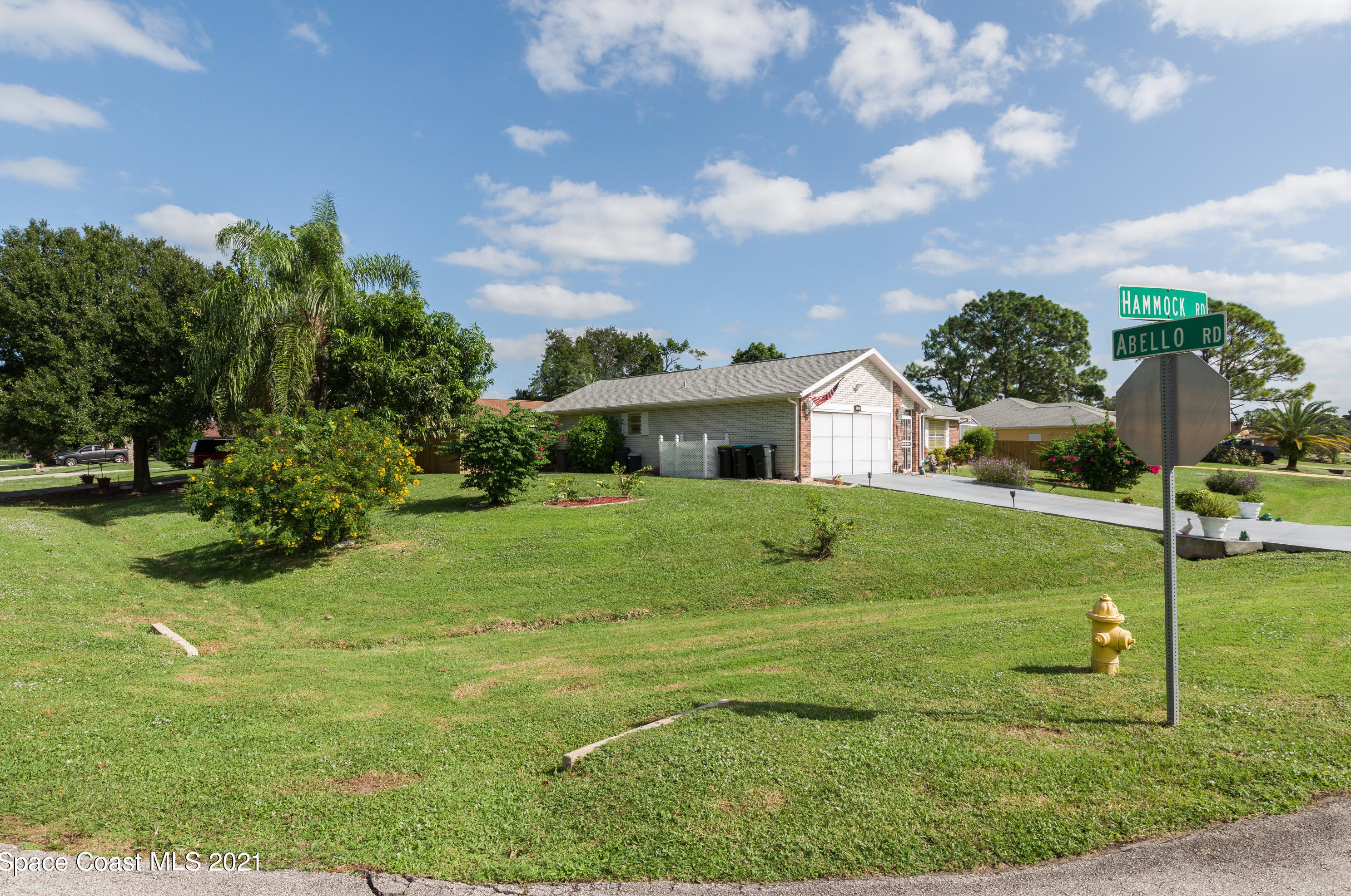 101 Hammock Rd, Melbourne, FL 32909-8844
