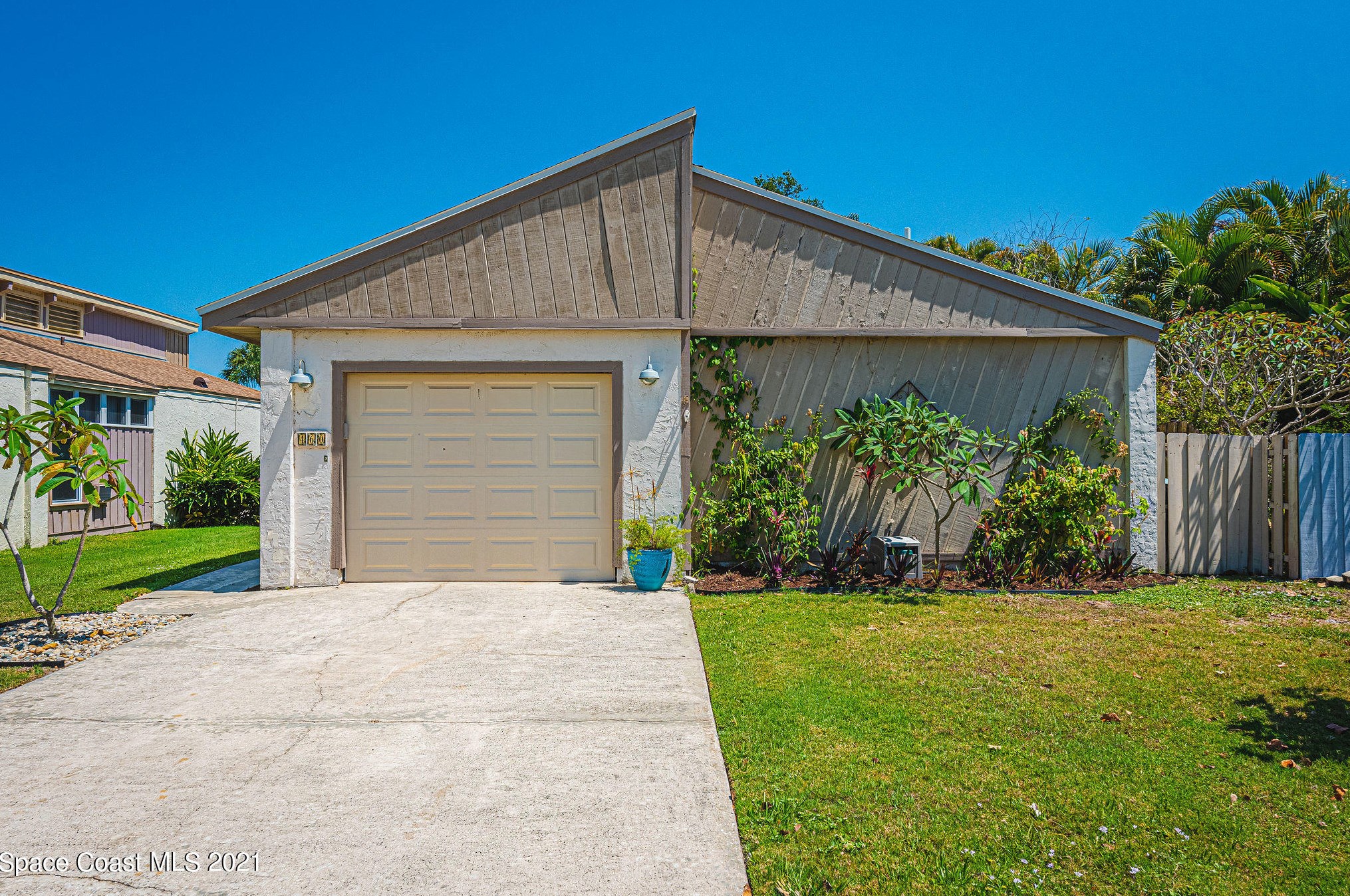 460 Willow Tree Dr, Melbourne, FL 32940-7712