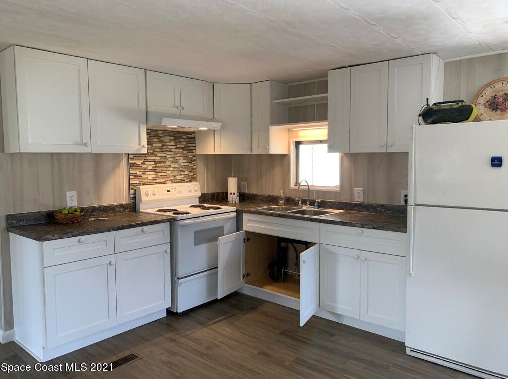 325 Egret Cir, Sebastian, FL 32976