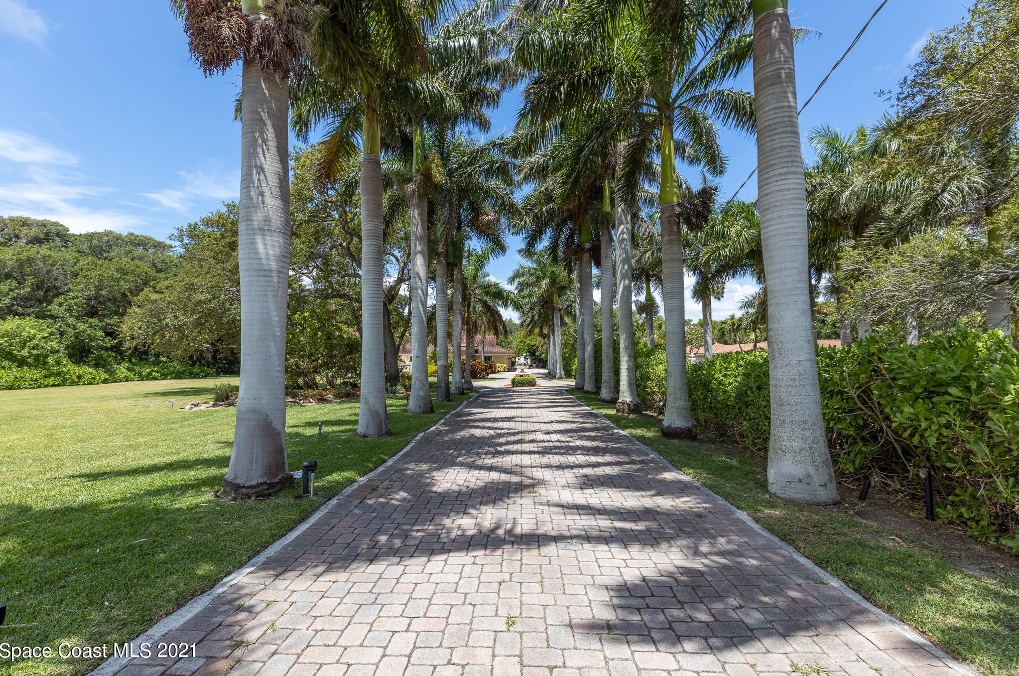 6215 S Tropical Trail, Merritt Island, FL 32952