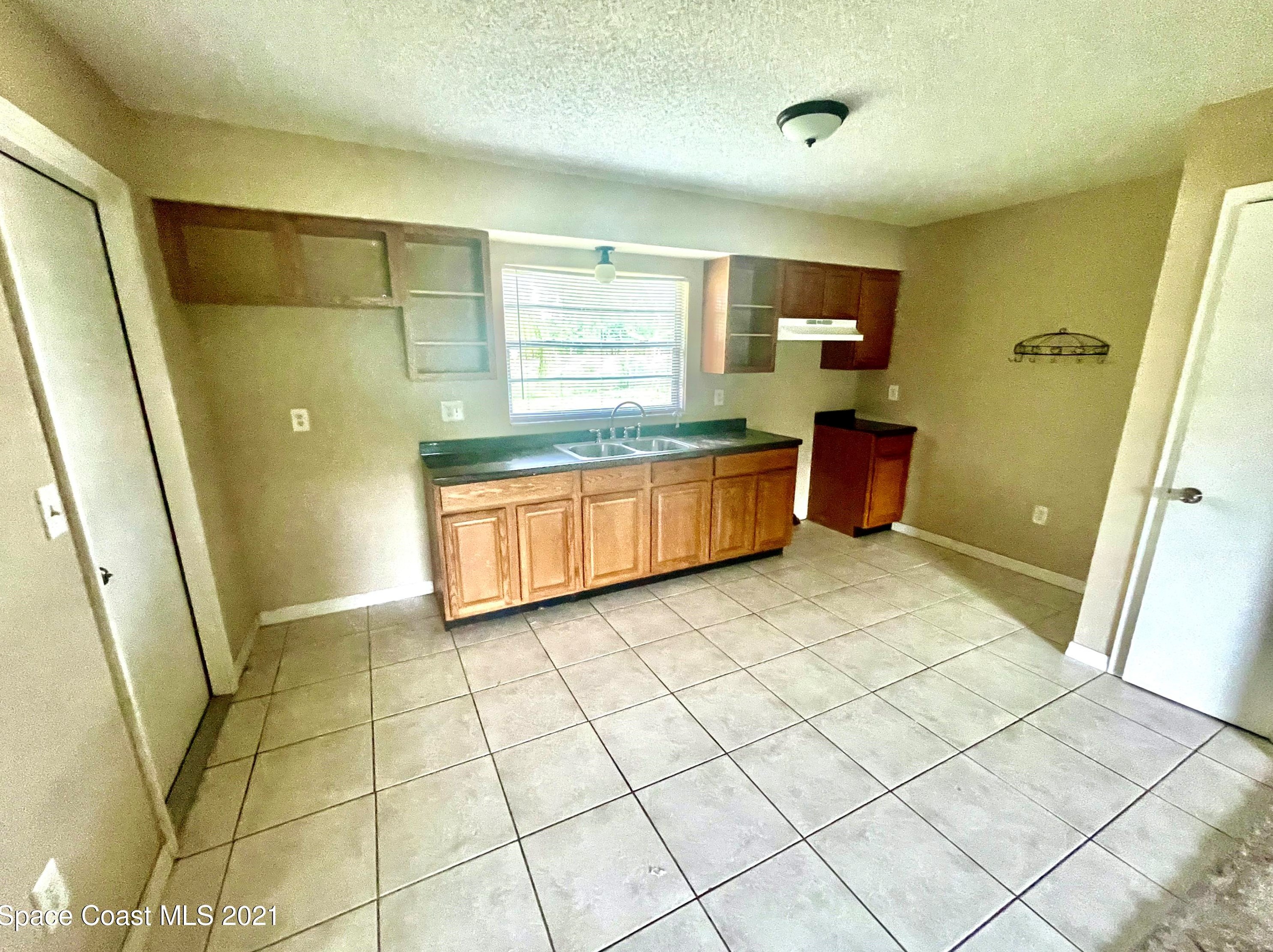 1320 Vander Ave, Melbourne, FL 32909-5336