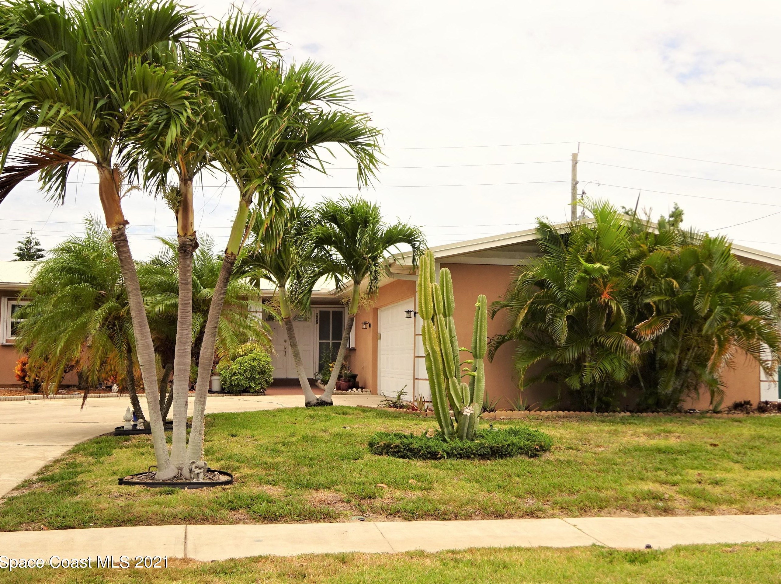932 Golden Beach Blvd, Melbourne, FL 32937-2726
