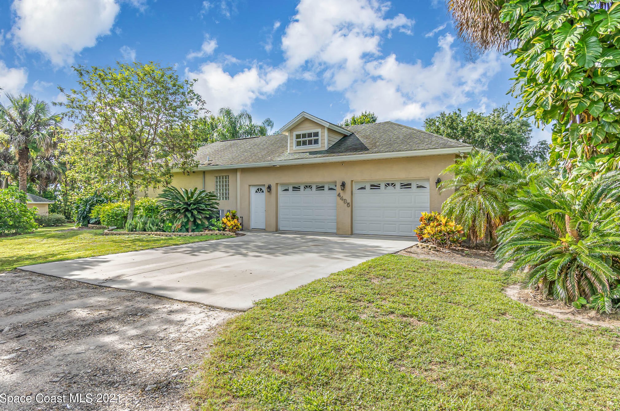 4495 Dixie Way, Mims, FL 32754