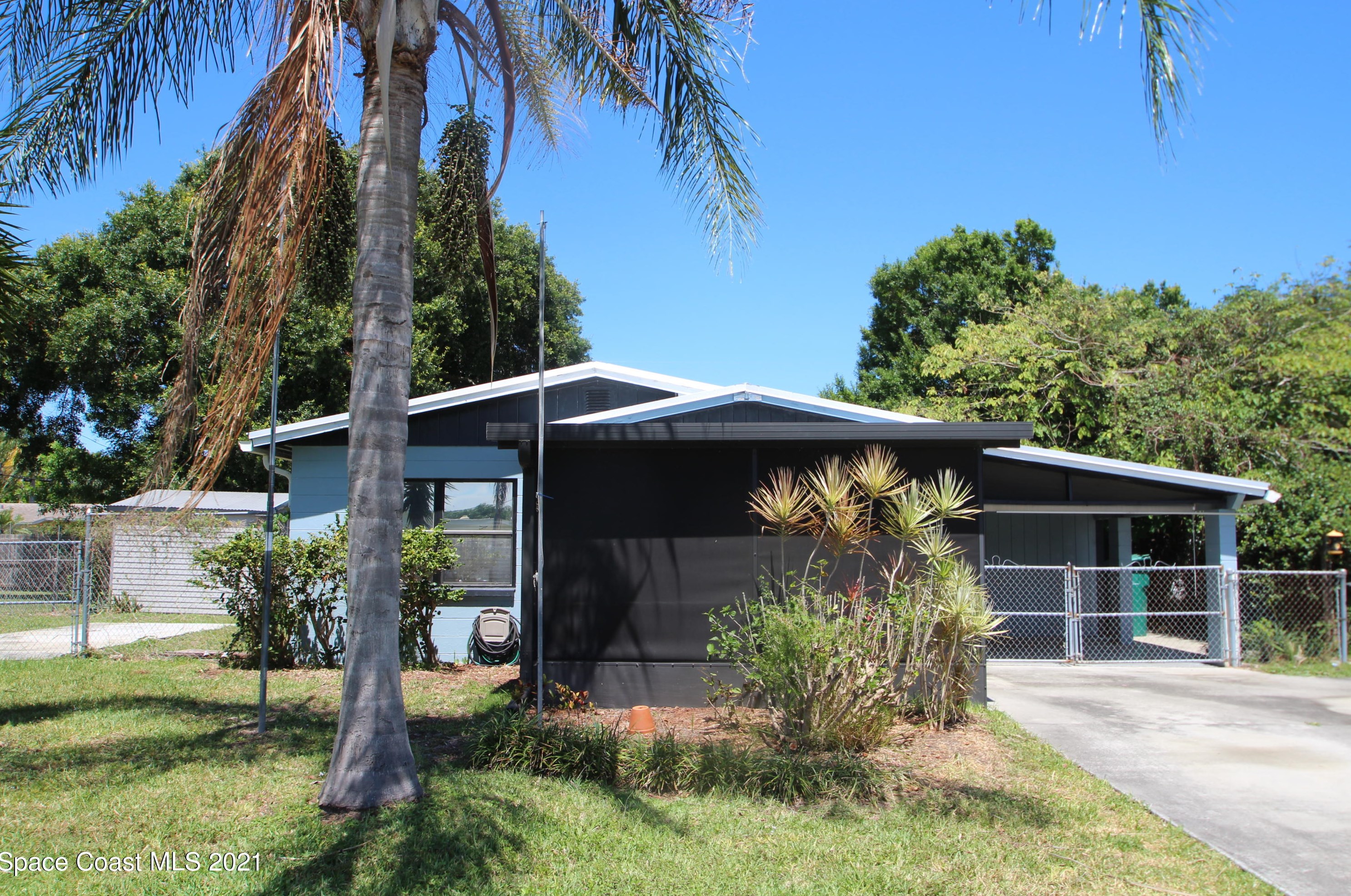 1069 Collins St, Melbourne, FL 32935-2710